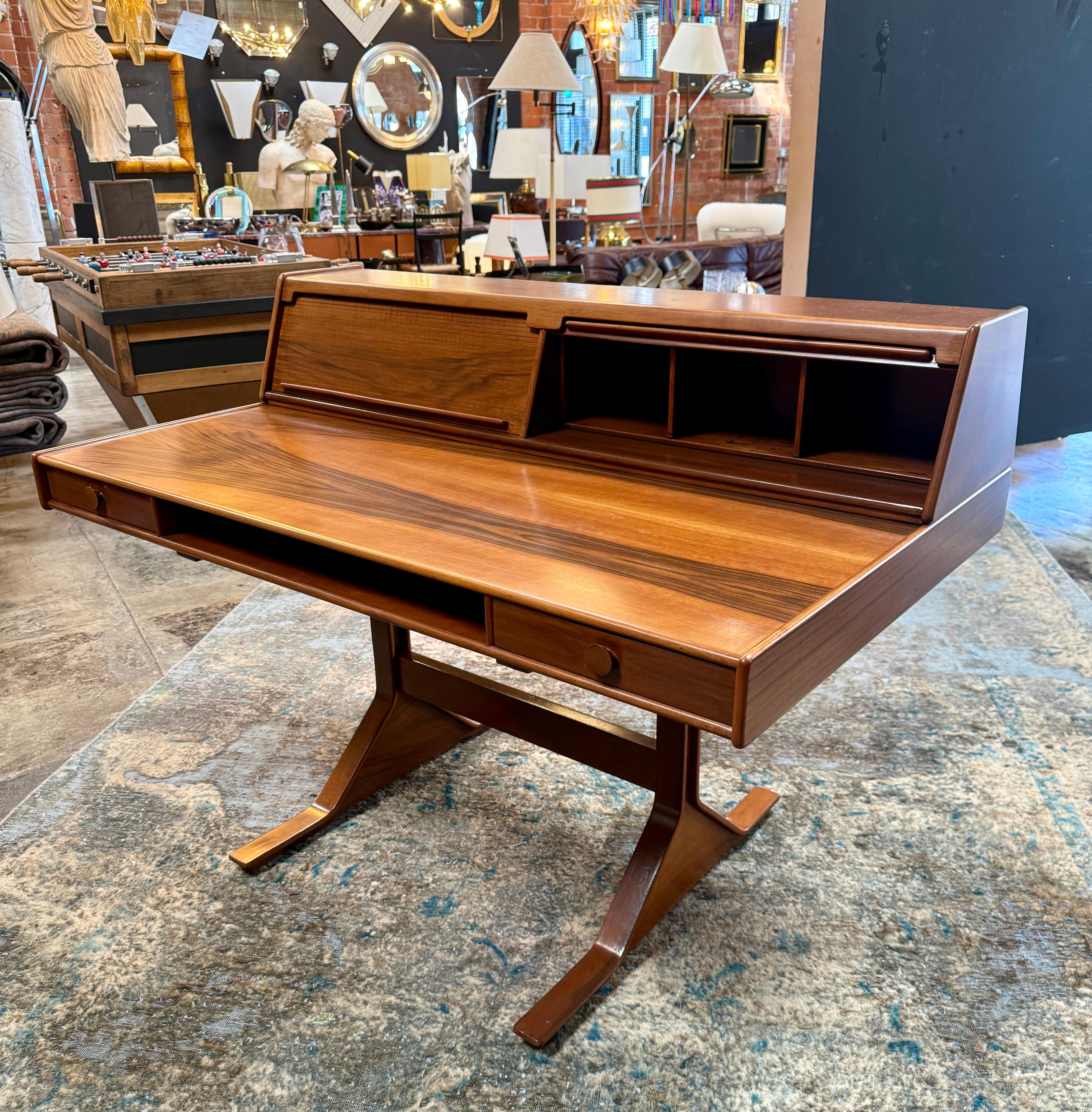 Italian Gianfranco Frattini Writing Desk in Walnut, Italy, 1960s For Sale