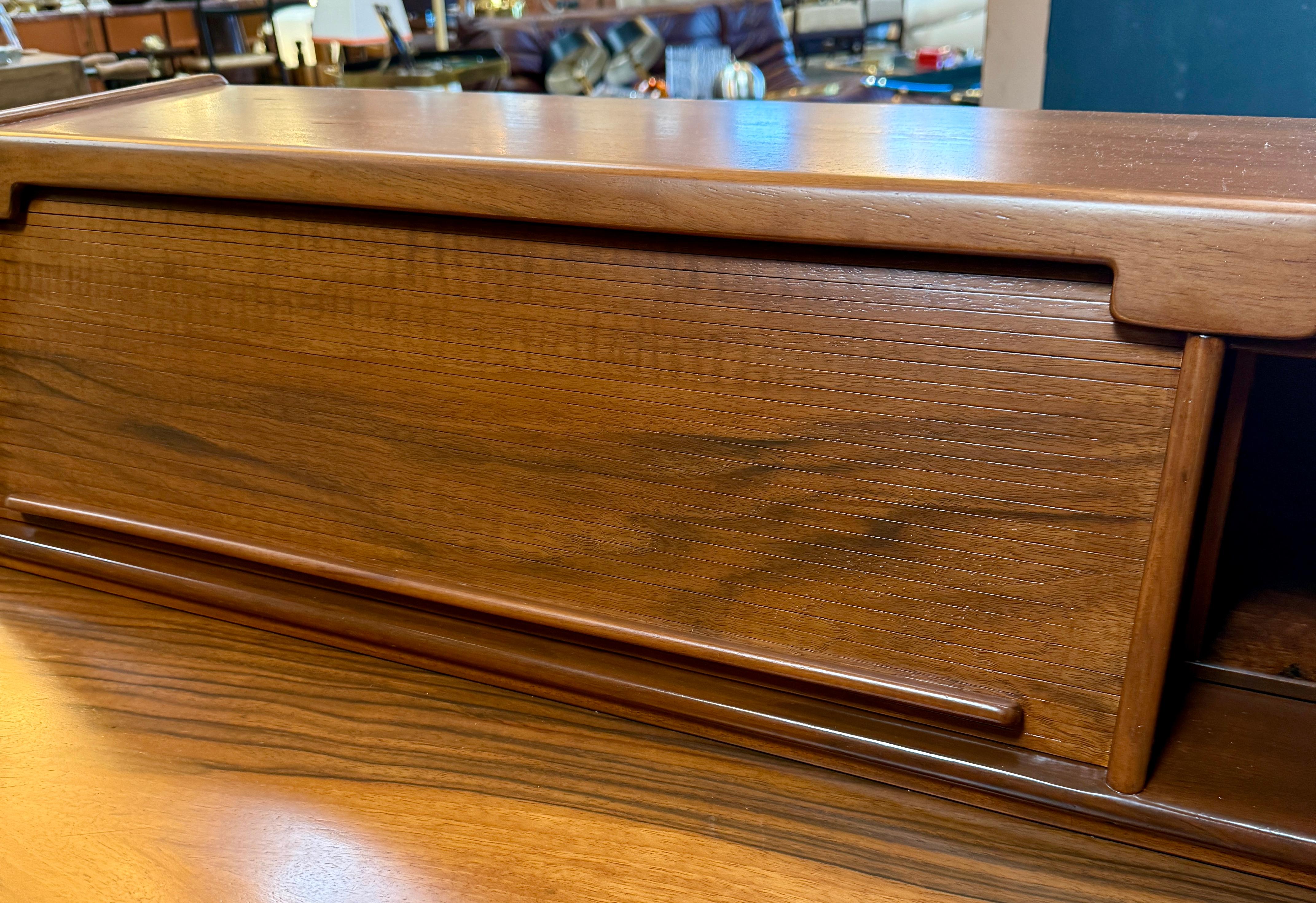Mid-20th Century Gianfranco Frattini Writing Desk in Walnut, Italy, 1960s For Sale