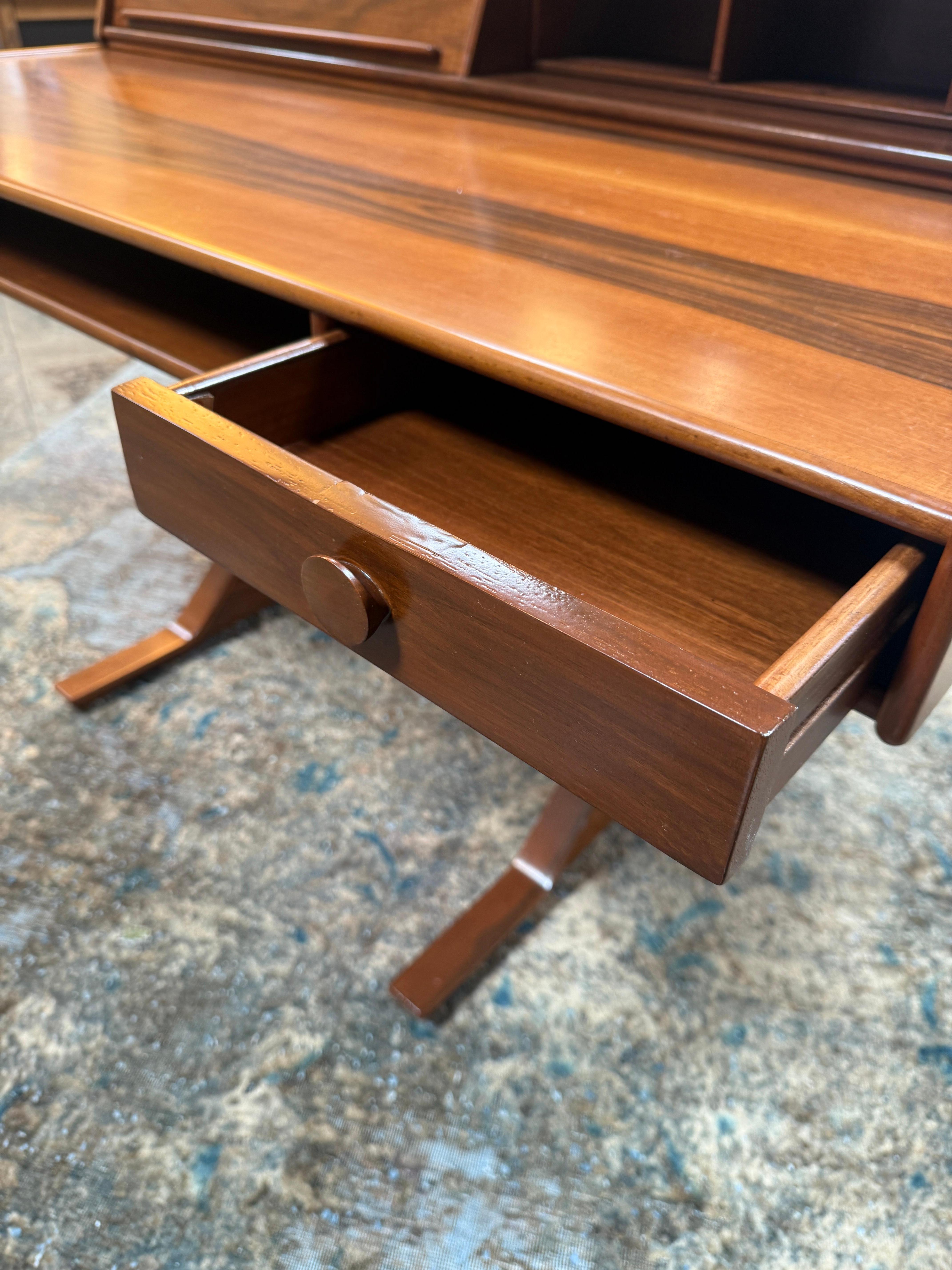 Gianfranco Frattini Writing Desk in Walnut, Italy, 1960s For Sale 1