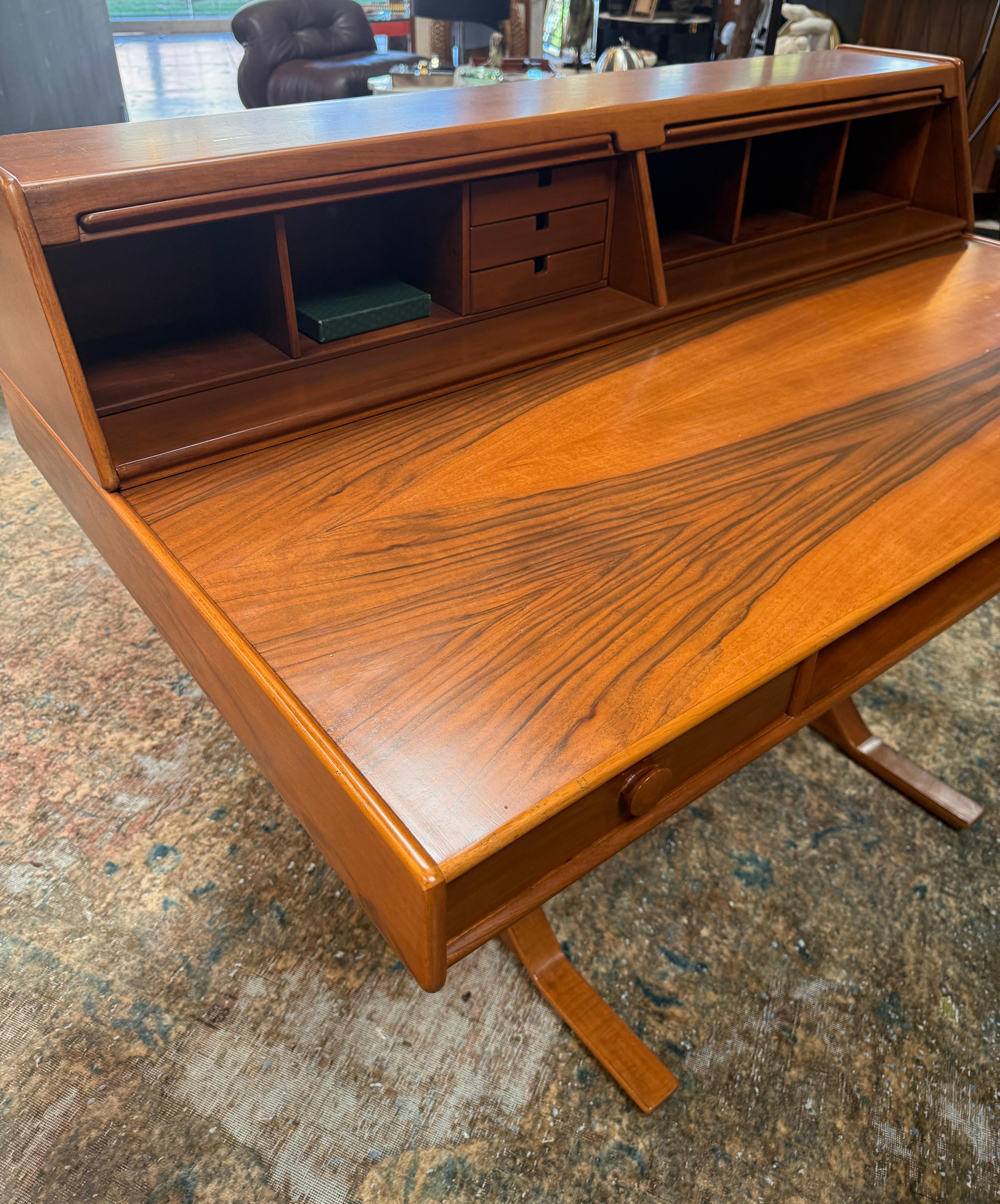 Gianfranco Frattini Writing Desk in Walnut, Italy, 1960s For Sale 2