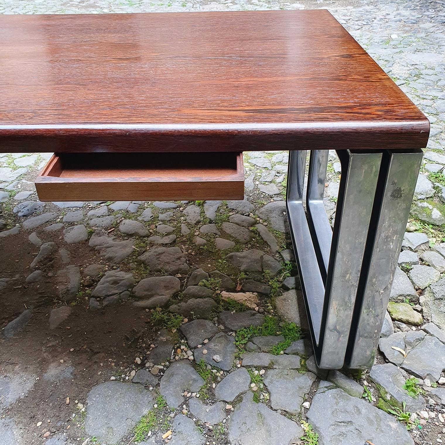 Large Desk T333 by Eugenio Gerli and Osvaldo Borsani for Tecno Italy For Sale 3