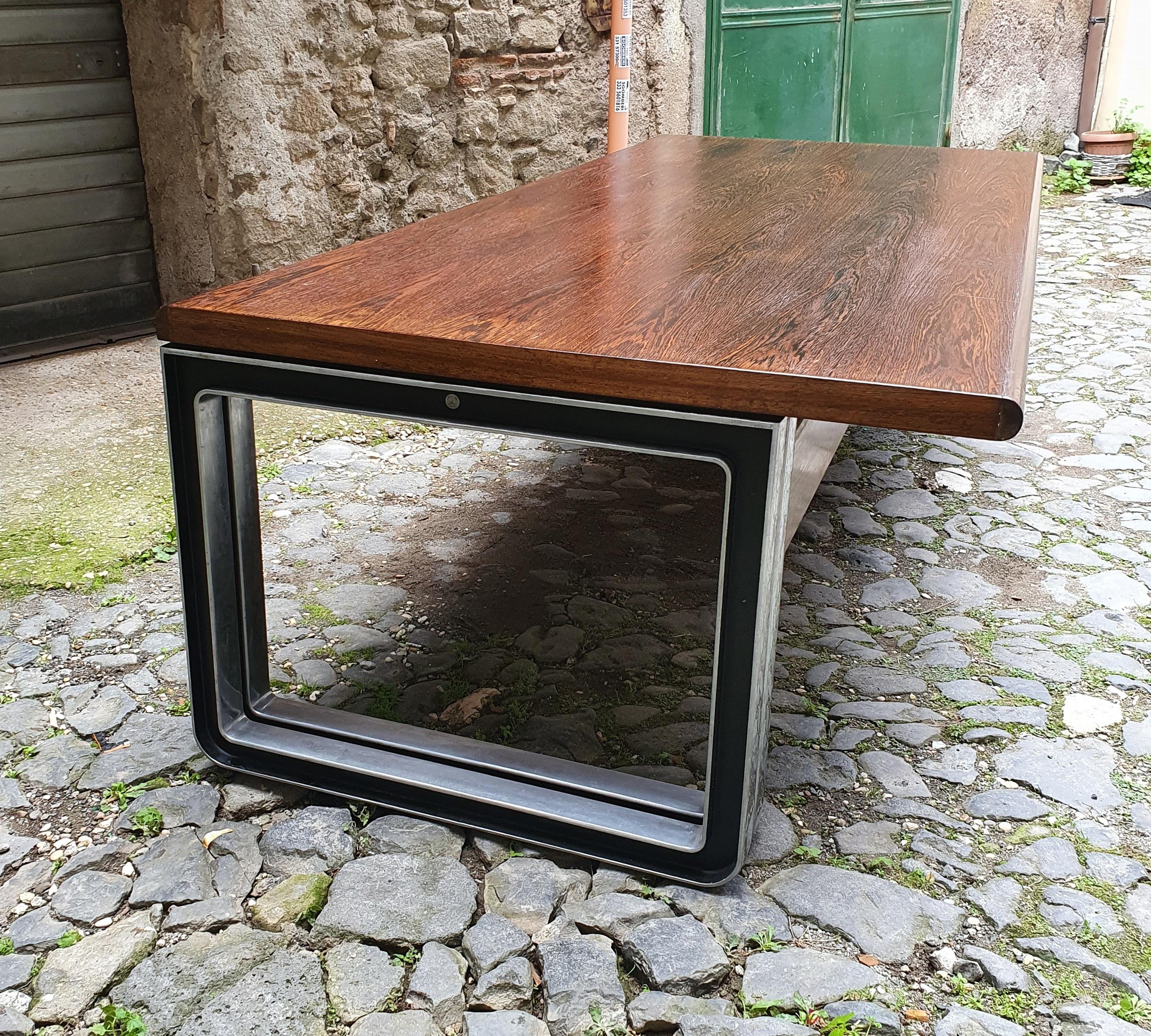 Large Desk T333 by Eugenio Gerli and Osvaldo Borsani for Tecno Italy For Sale 5