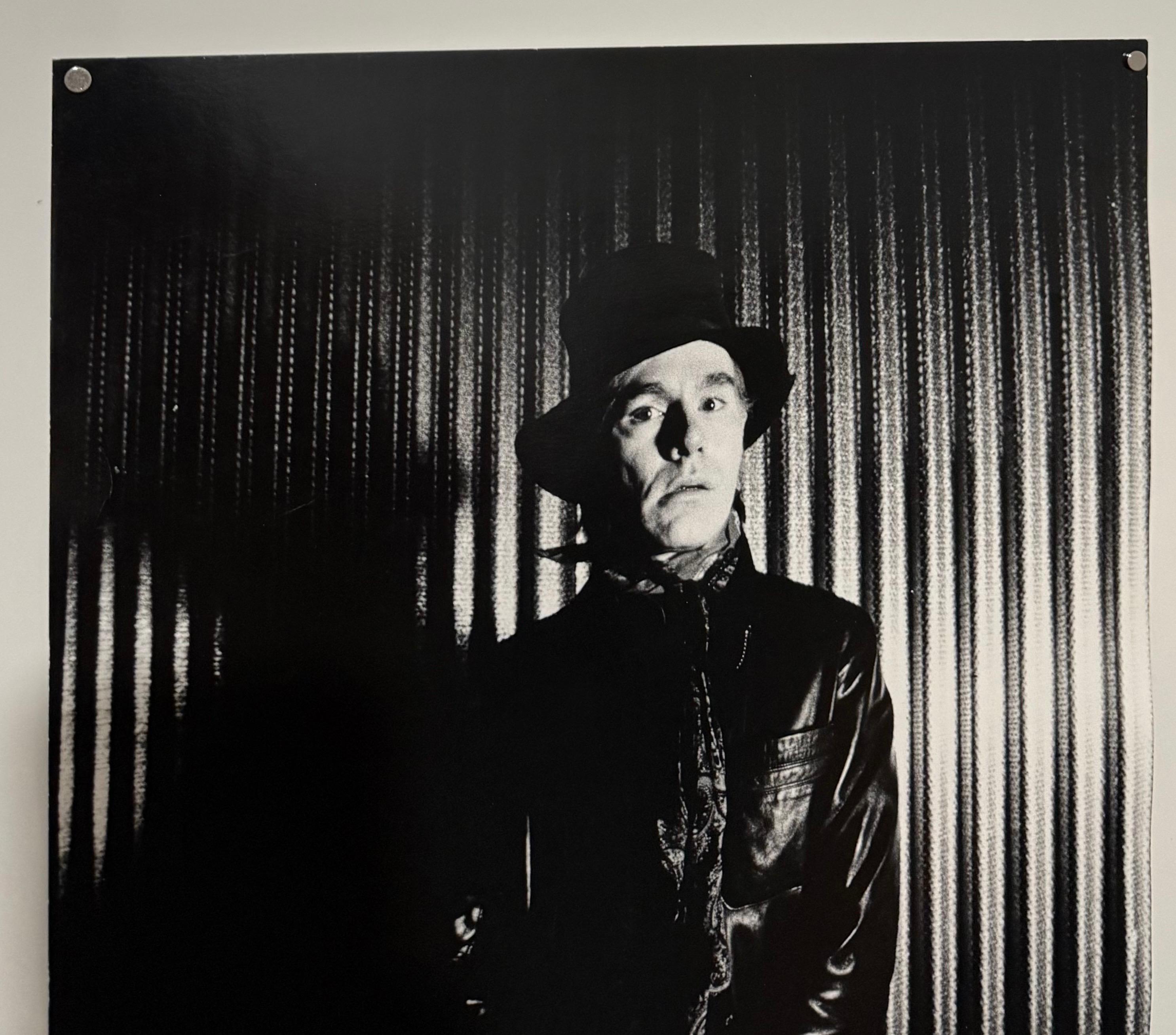 Gianfranco Gorgoni Fotografía de época Andy Warhol en la fábrica de cuero Impresión fotográfica en venta 9