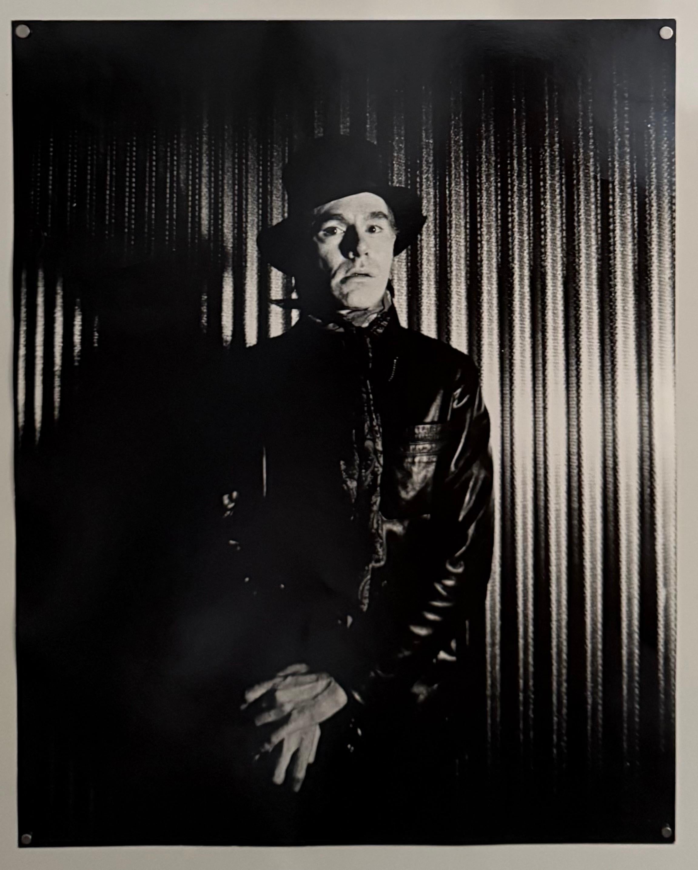 Gianfranco Gorgoni Fotografía de época Andy Warhol en la fábrica de cuero Impresión fotográfica en venta 2