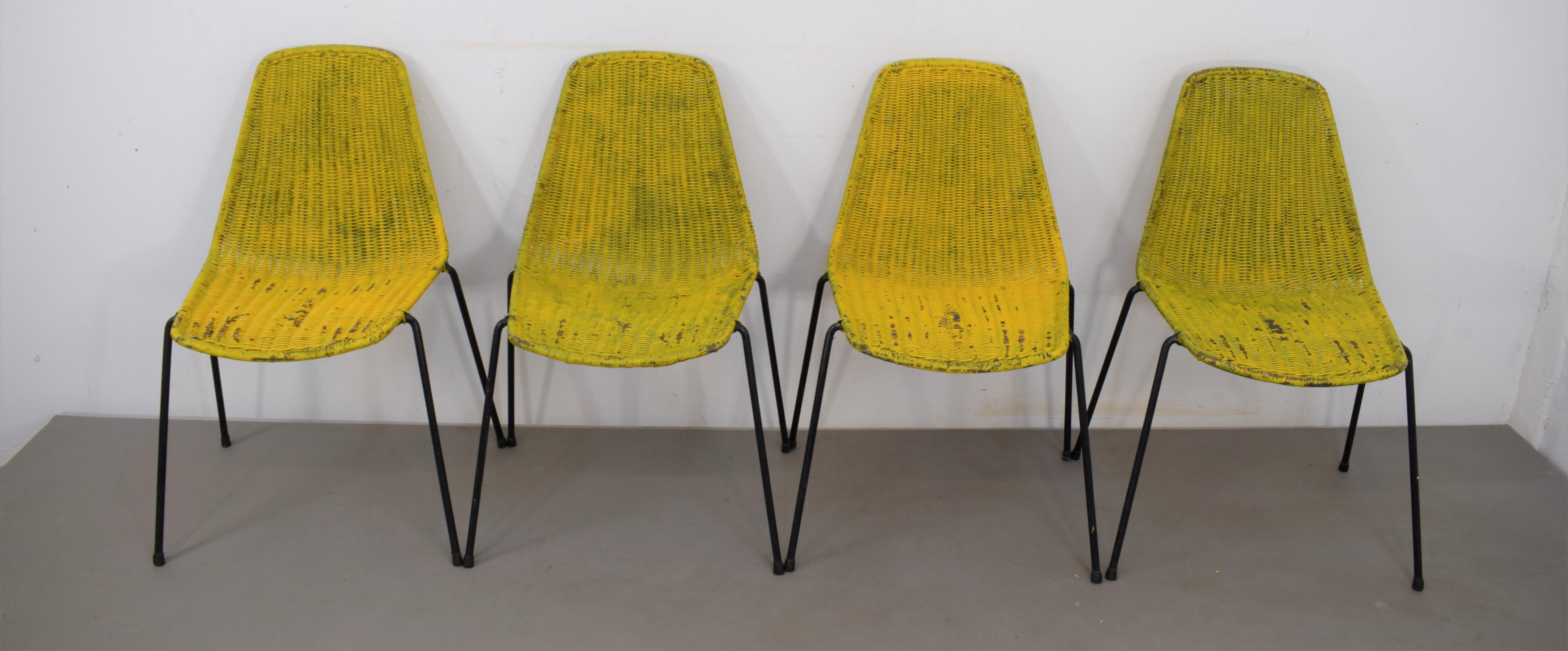 Gianfranco Legler, ensemble de quatre chaises, années 1960.
Dimensions : H=80 cm ; L=50 cm ; P=53 cm ; Hauteur du siège : 45 cm : H=80 cm ; L=50 cm ; P=53 cm ; Hauteur assise= 45 cm.