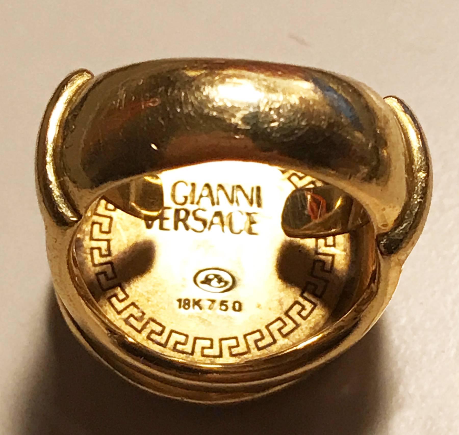 Giani Versace Medusa Gold ring. 1980's In Good Condition For Sale In Bilbao, ES
