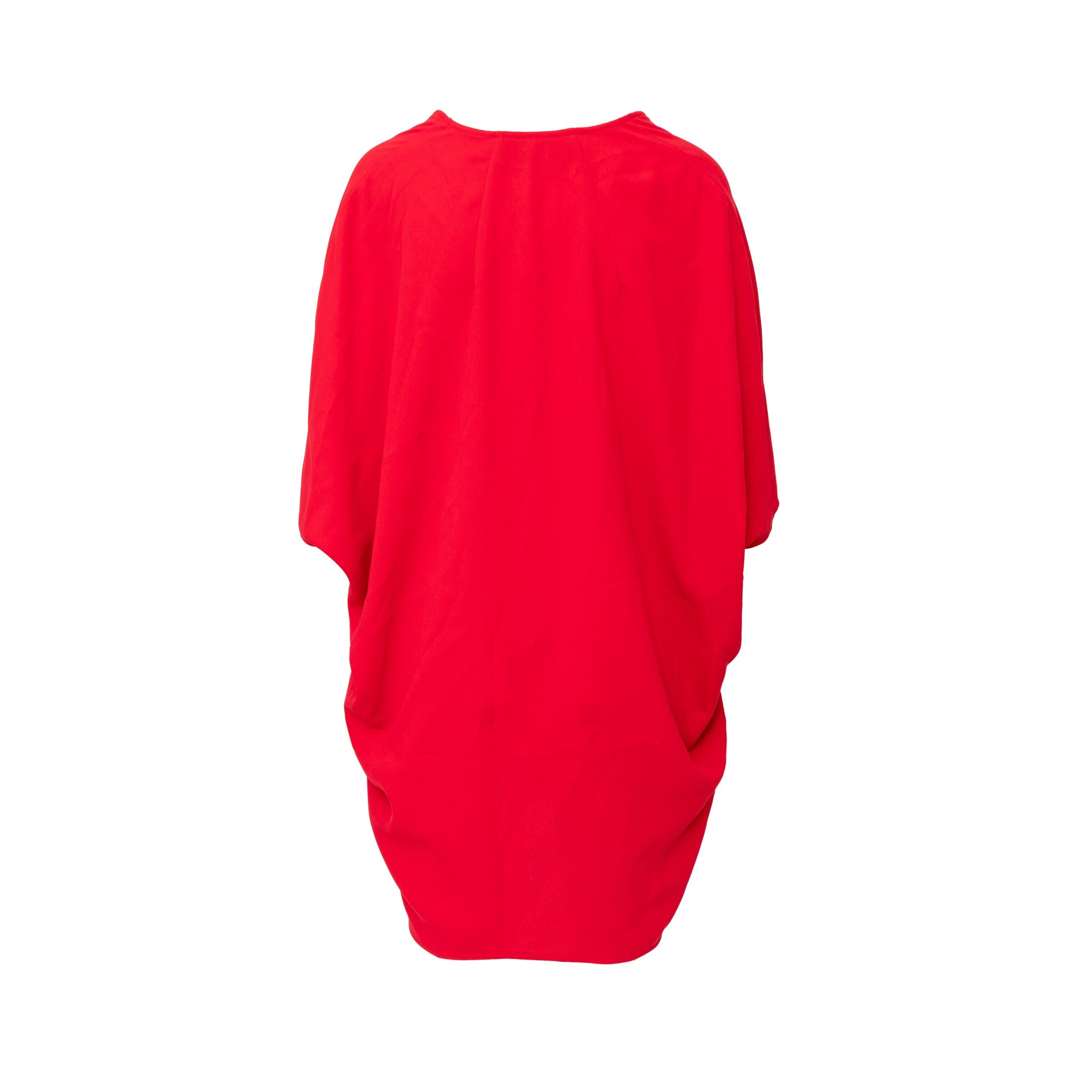 Añade un toque de color a tu vestuario con nuestro Top Gianluca Capannolo de gran tamaño. Fabricado en poliéster ligero, este top relajado y oversize presenta un favorecedor escote en pico y mangas cortas con un hombro relajado. 
 Material: 100%