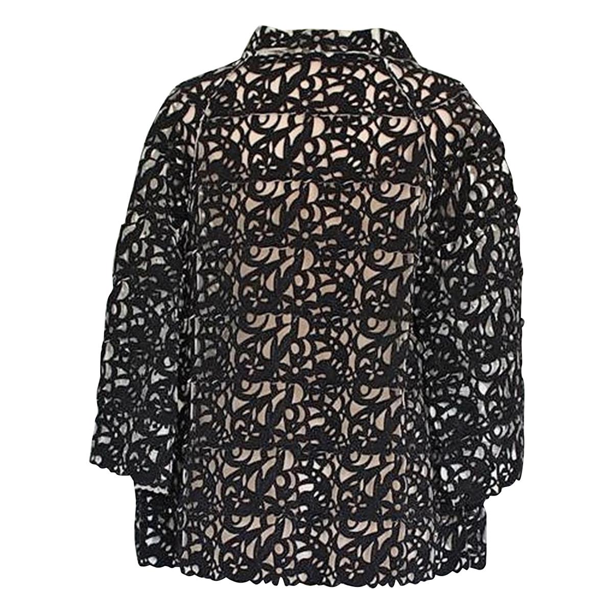 Very chic overcoat by Gianluca Capannolo
Beautiful cut & fit
Polyamide (80%) and elasthane (20%)
Black and white
Double face
Floral pattern
3/4 Sleeve
Total length cm 64 (25.1 inches)
Shoulder cm 39 (15.35 inches)
Worldwide express shipping included