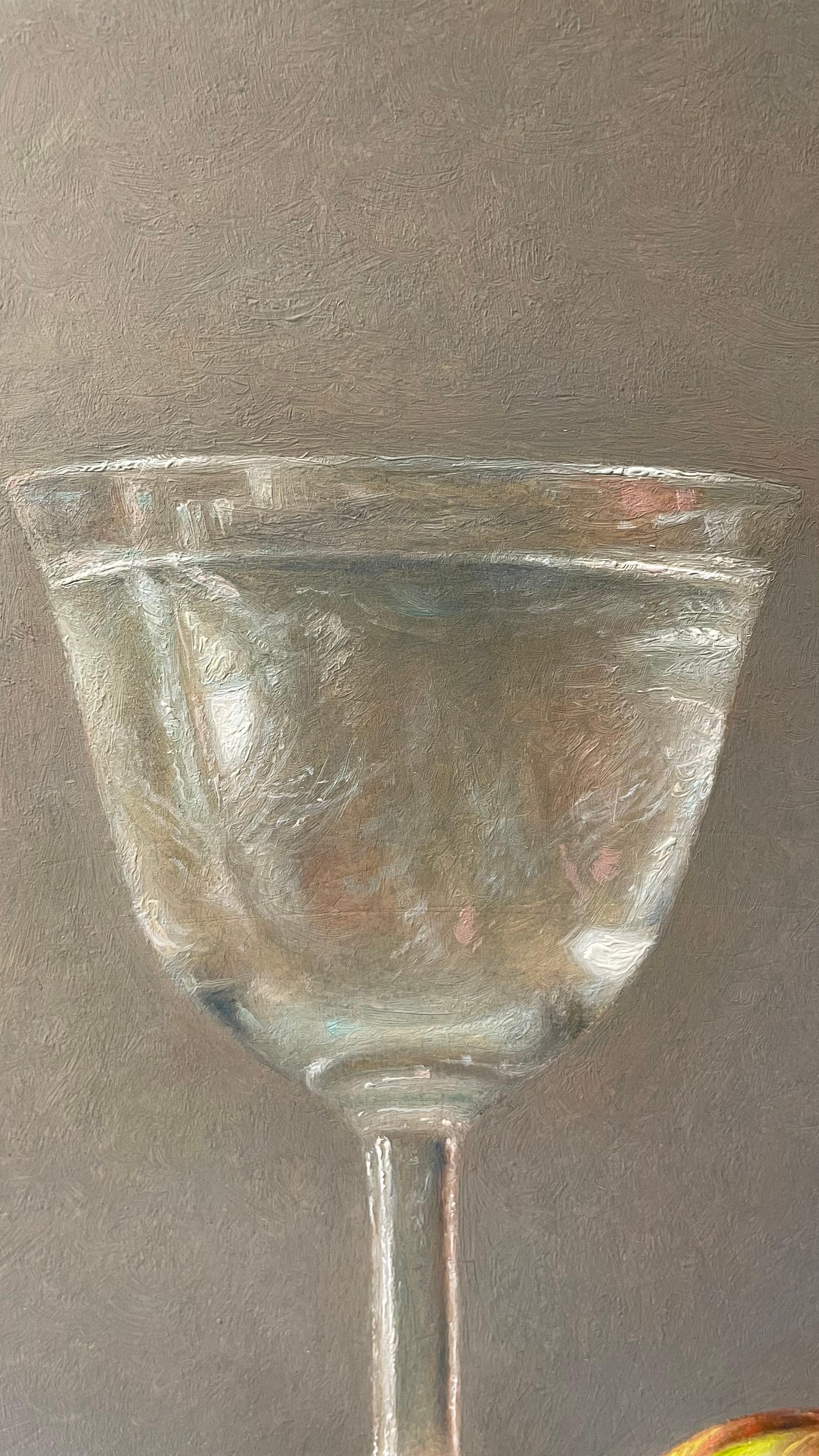 Natura morta contemporanea, mele rosse e bicchiere d'acqua. Squisito olio su tavola - Painting di Gianluca Corona