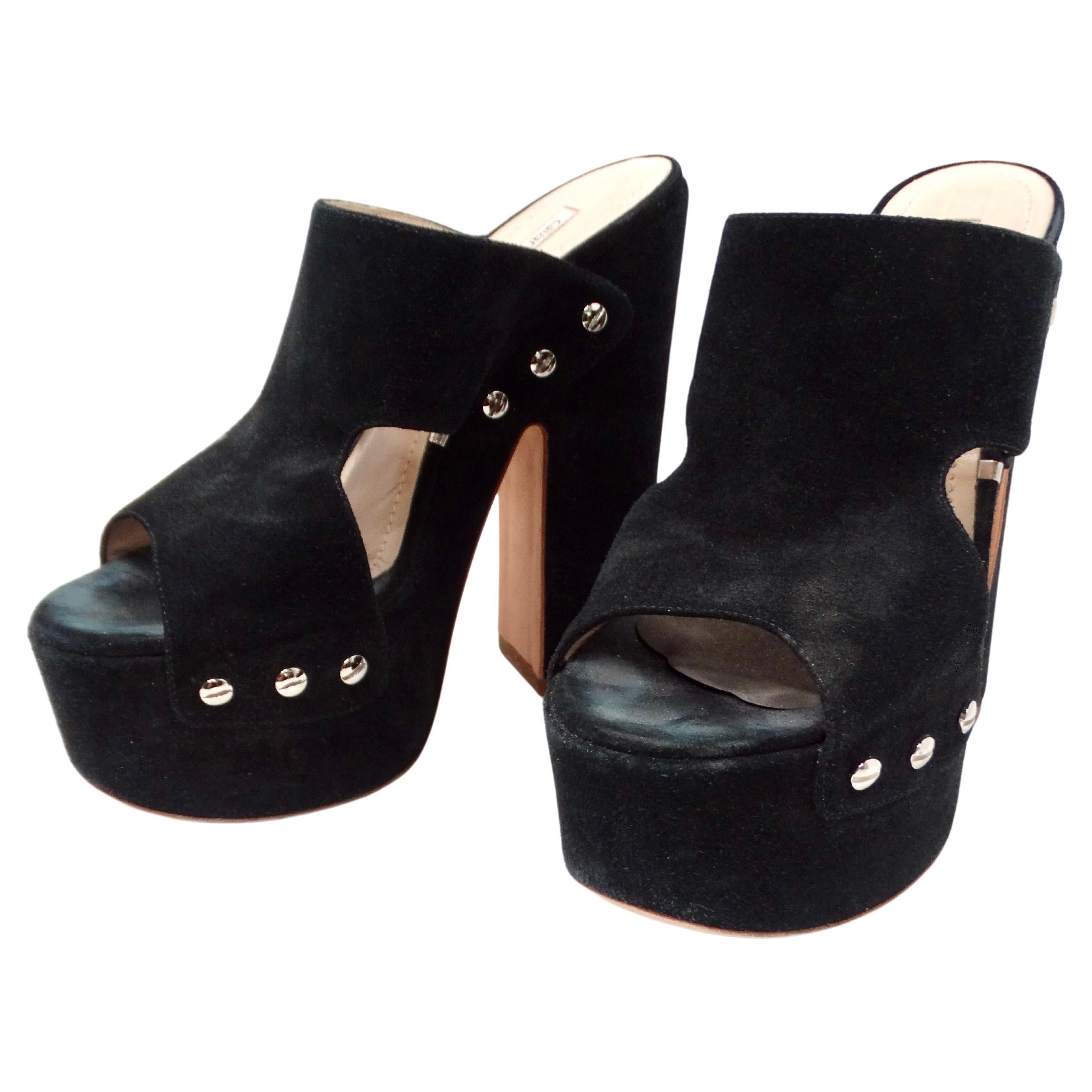 Gianmarco Lorenzi Schwarze Plateausandalen aus Wildleder im Angebot