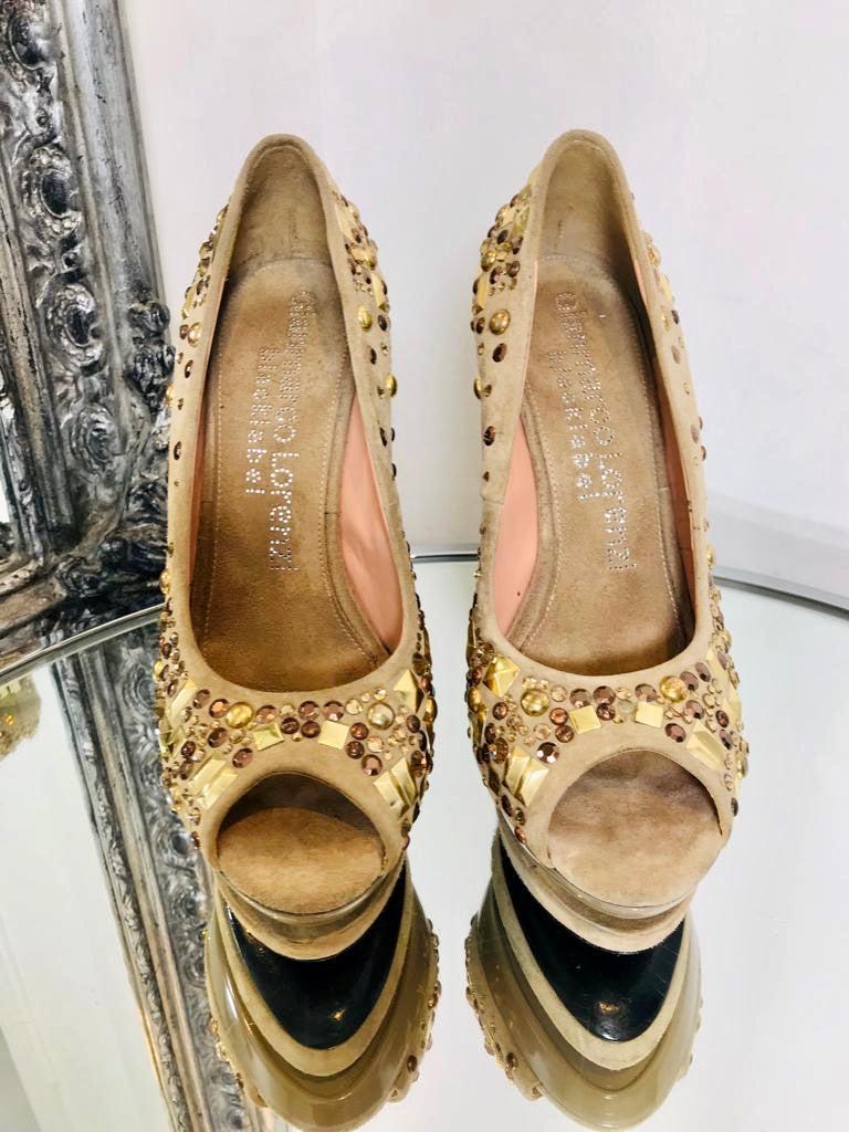 Gianmarco Lorenzi Crystal & Stud Wedges

Beige suede with brown and gold crystals and studs.

Peep toes with sculptured platform to the front. Rrp £2,500

Size - 37 

Condition - Good (Light signs of wear)

Composition – Suede, Crystals

Comes With