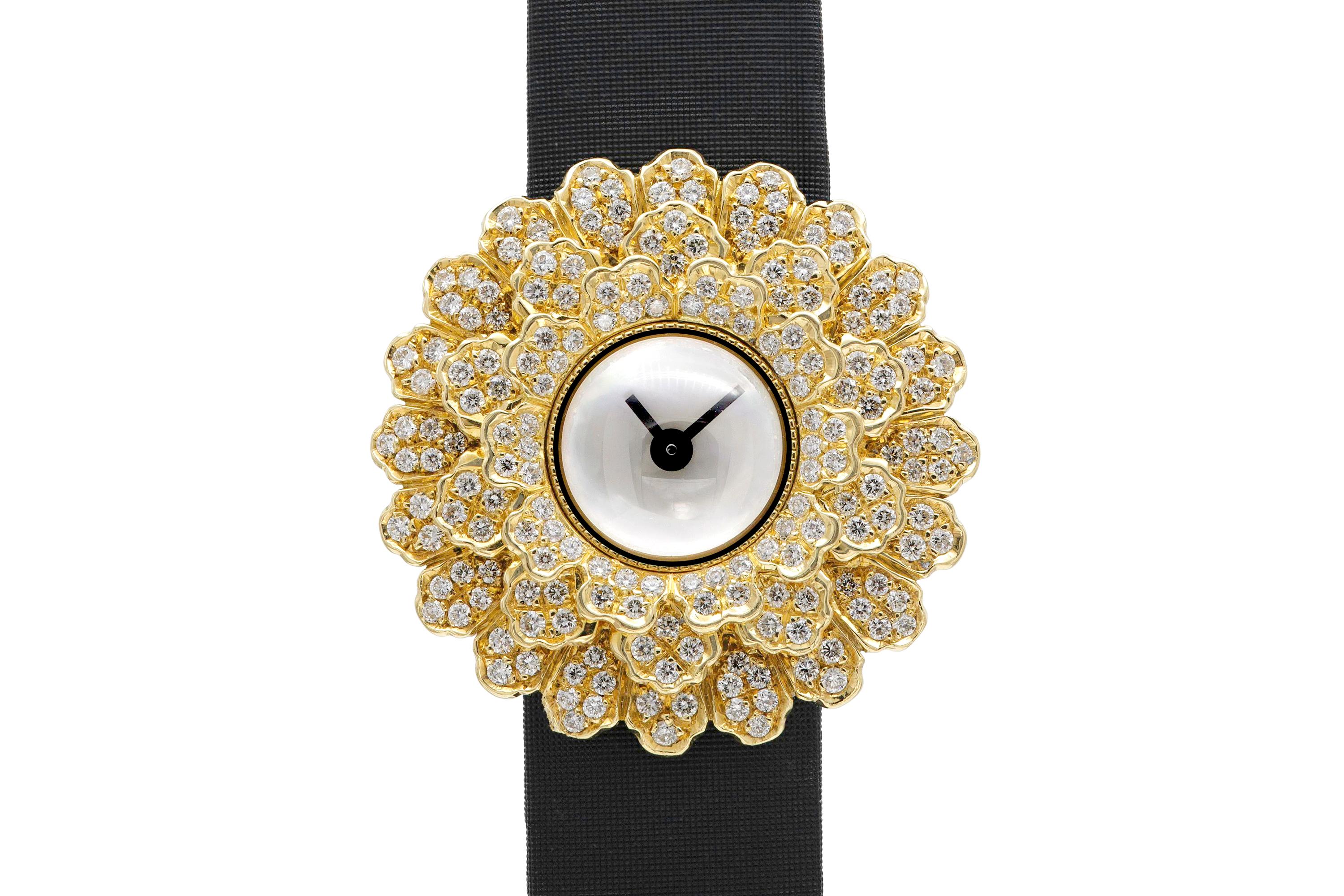 Finely crafted in 18K yellow gold with a mother of pearl face and surrounding round-brilliant cut diamonds. Comes with black fabric strap.
Quartz movement.
Signed and numbered by Gianmaria Buccellati.