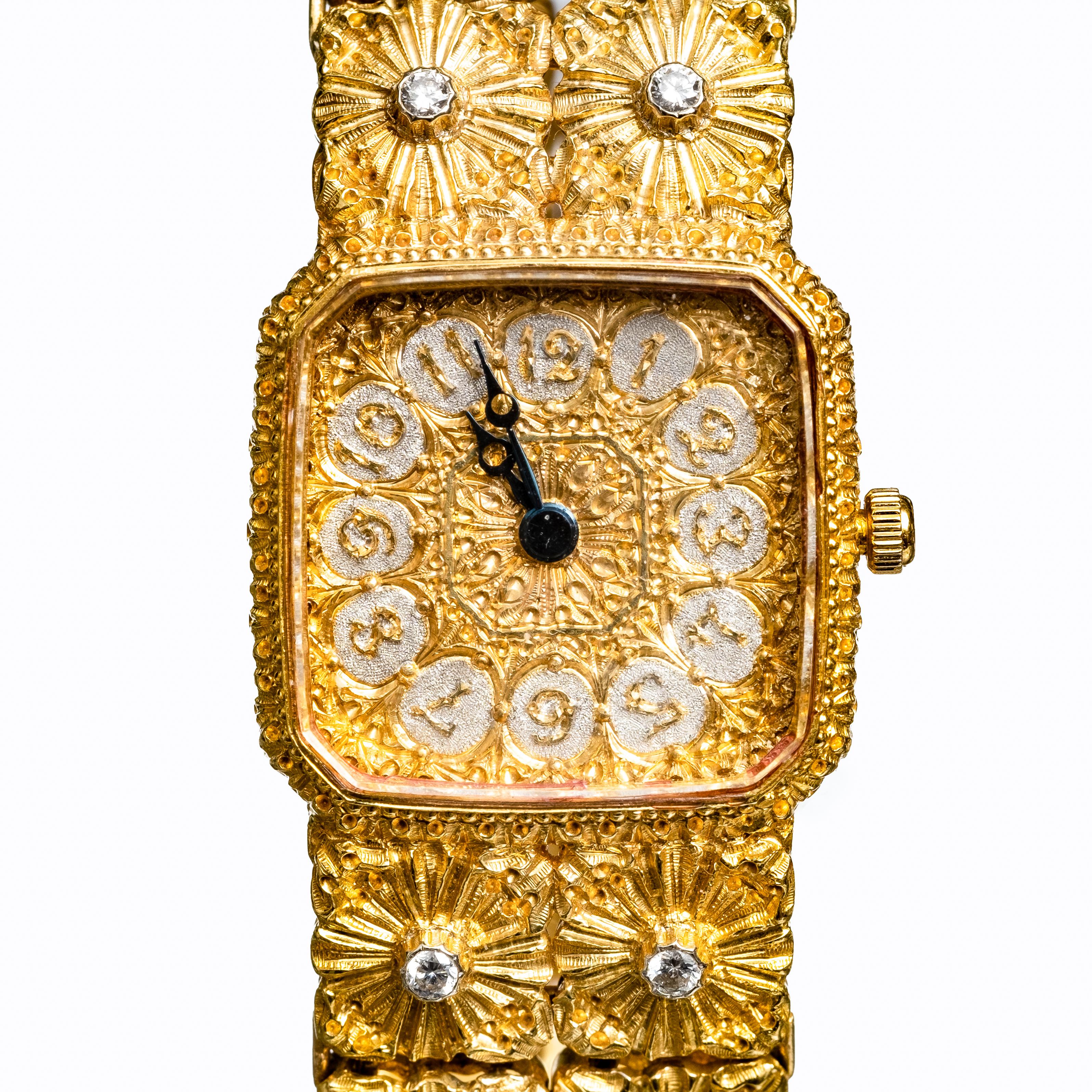 Gianmaria Buccellati Seltene, authentische Damenarmbanduhr. Diese Uhr ist 18K Gelbgold mit dem Hermes Goldarmband Es gibt Weißgold Akzente über die Indizes. Das Band ist mit 34 runden Diamanten im Brillantschliff besetzt. Die Rückseite des Bandes