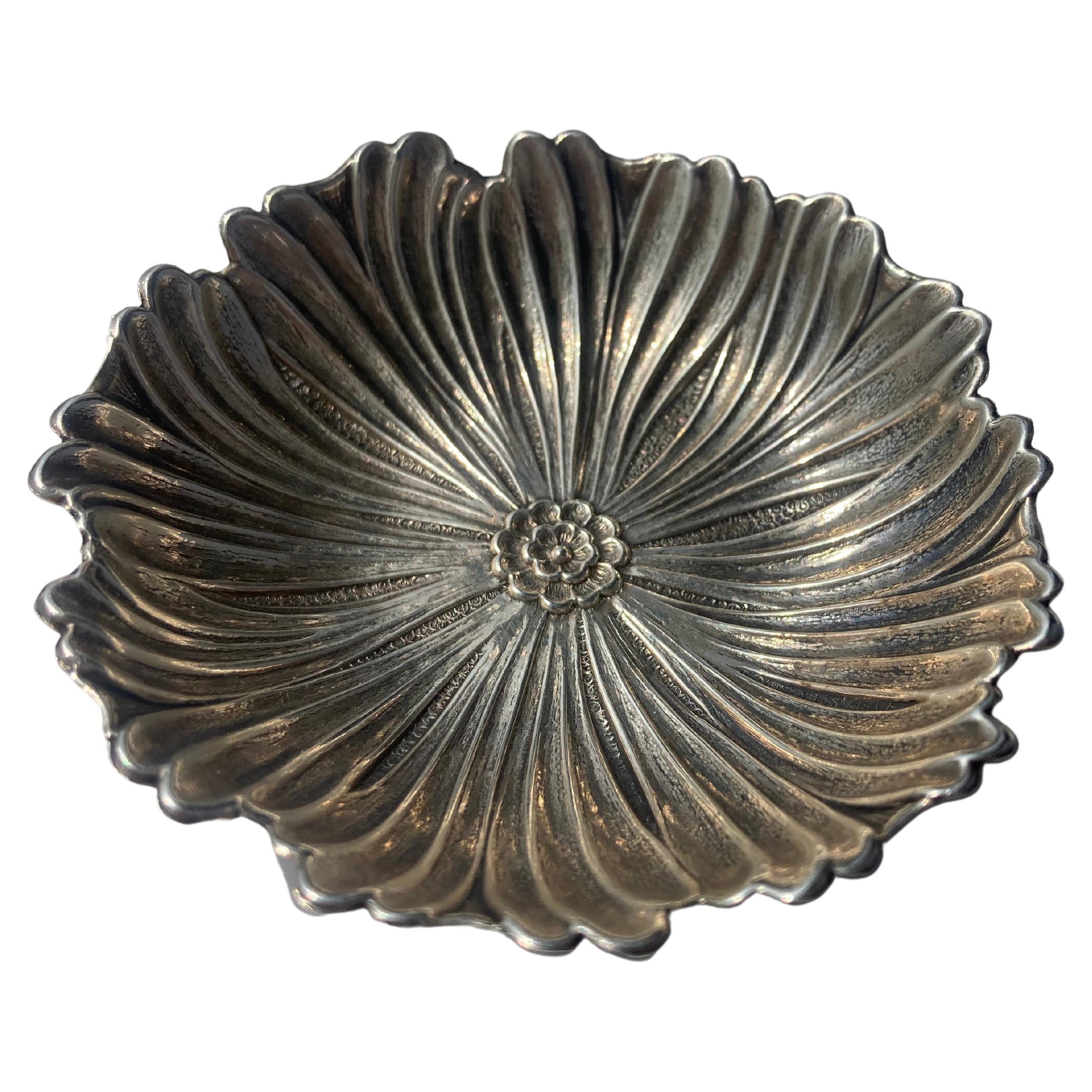 Gianmaria Buccellati sterling silver "Lotus" small  bowl . For Sale