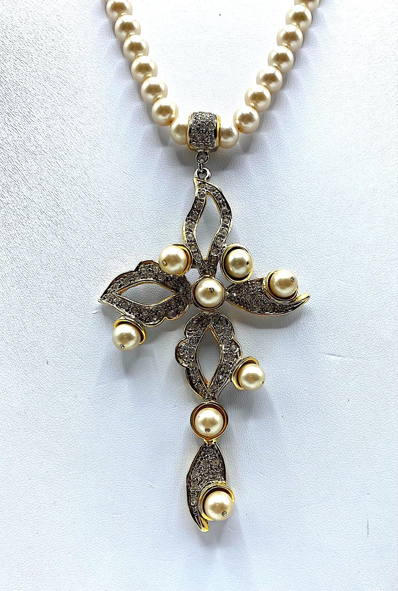 Gianni De Liguoro 1980s Gold, Rhinestone &  Pearl Cross Pendant Necklace In Excellent Condition In New York, NY