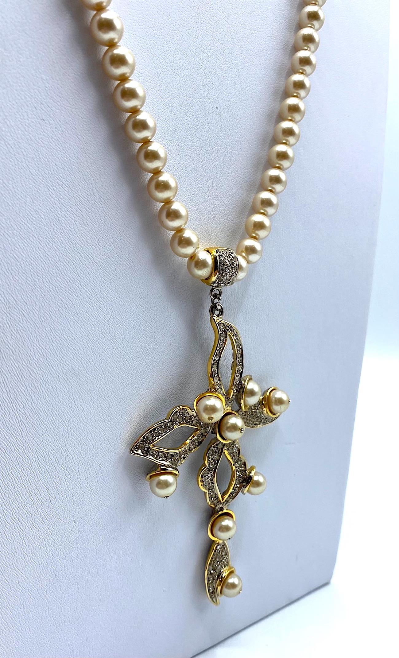 Women's Gianni De Liguoro 1980s Gold, Rhinestone &  Pearl Cross Pendant Necklace