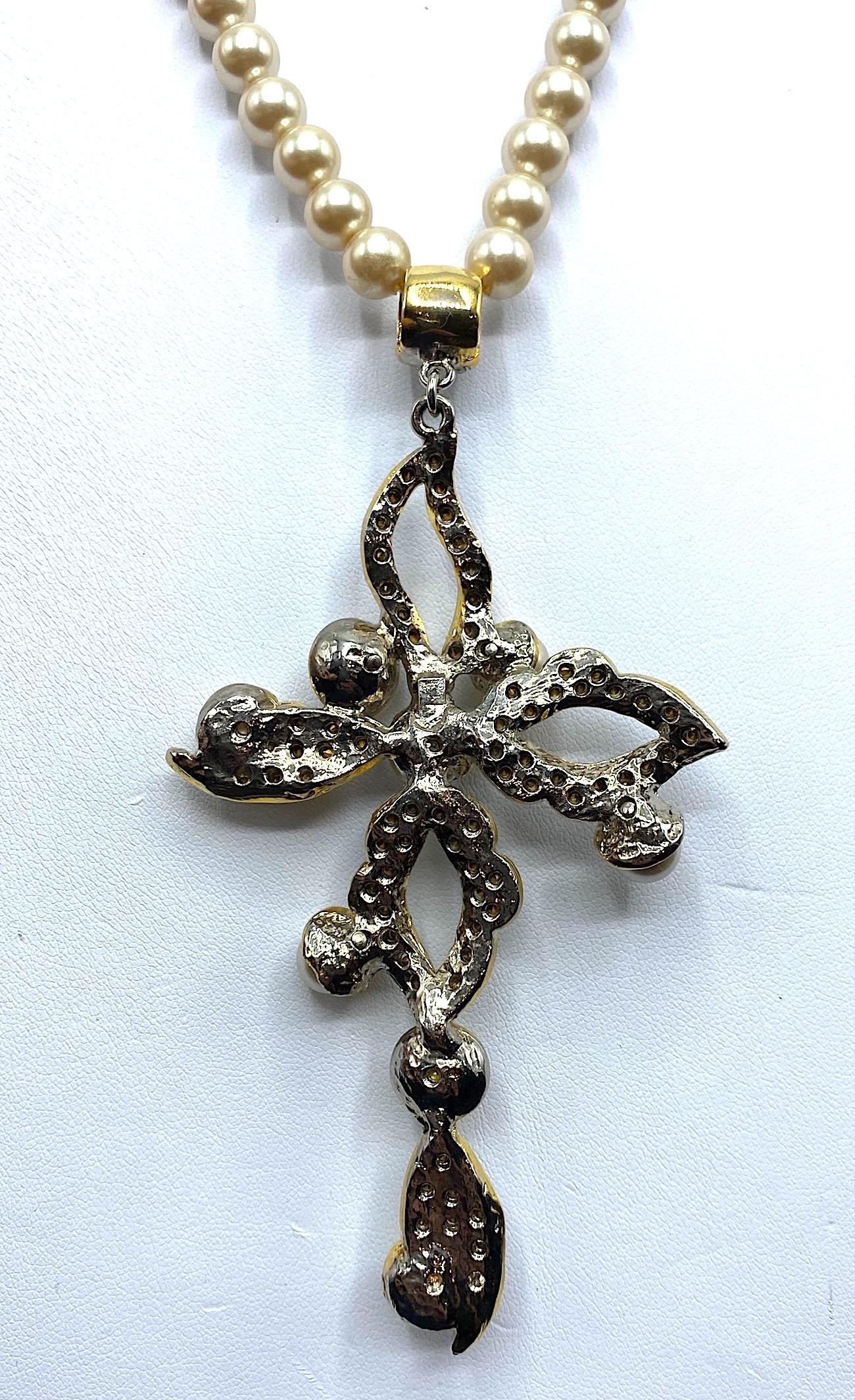 Gianni De Liguoro 1980s Gold, Rhinestone &  Pearl Cross Pendant Necklace 3