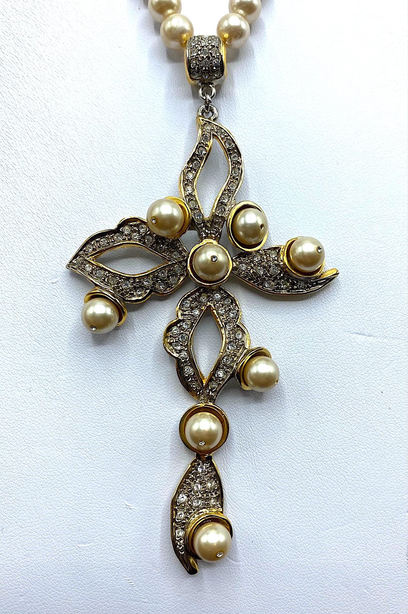 Gianni De Liguoro 1980s Gold, Rhinestone &  Pearl Cross Pendant Necklace 4