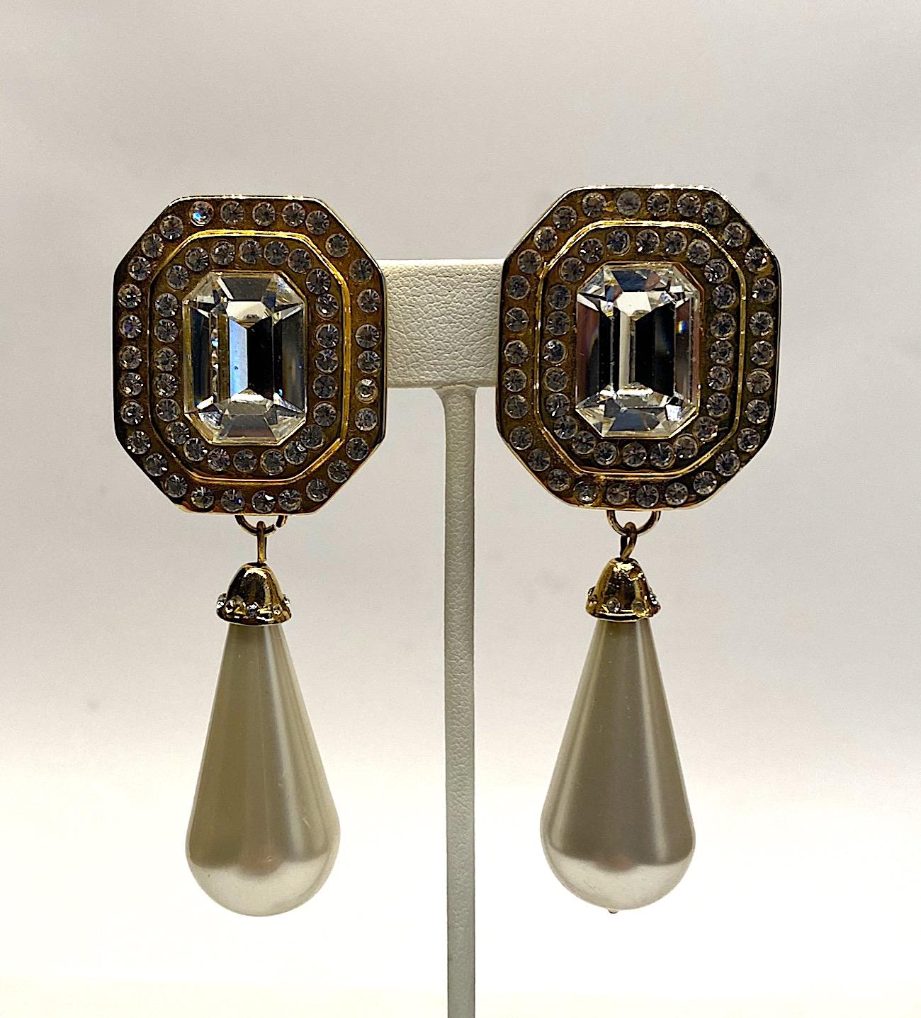Women's Gianni De Liguoro 1980s Pearl Pendant  & Rhinestone Earrings