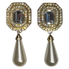Vintage Gianni De Liguoro 1980s Pearl Pendant  & Rhinestone Earrings
