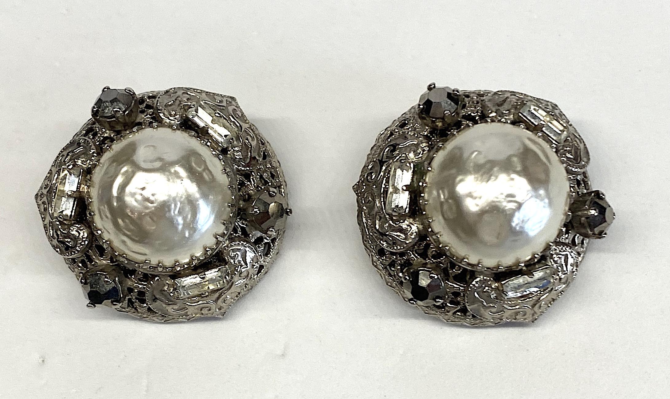 Gianni De Liguoro Siver Pearl Bottom Earrings In Good Condition In New York, NY