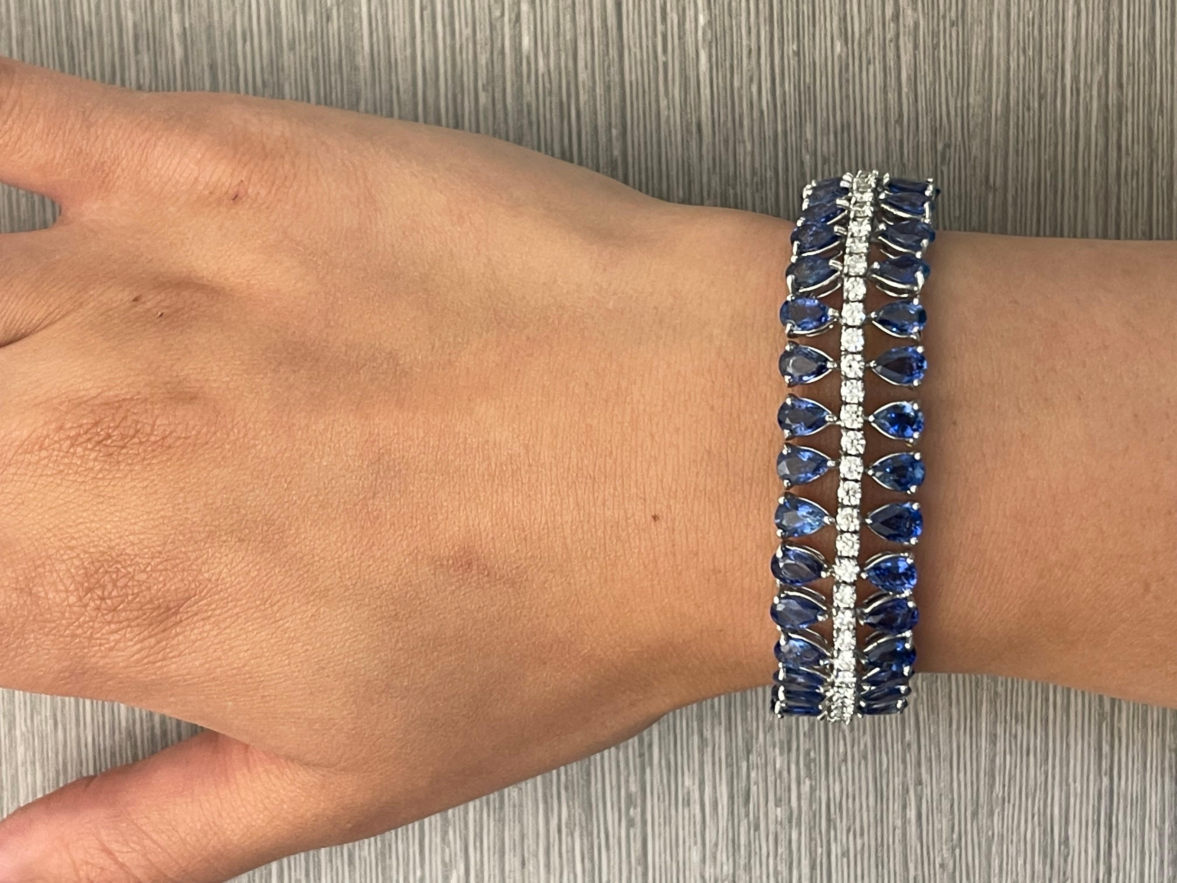 Modern Gianni Lazzaro 32, 69 CT Blue Sapphire Diamonds 18K White Gold Bracelet For Her For Sale
