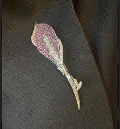 Gianni Lazzaro Weiße 18 Karat Gold Brosche mit rosa Saphiren und Diamanten für sie