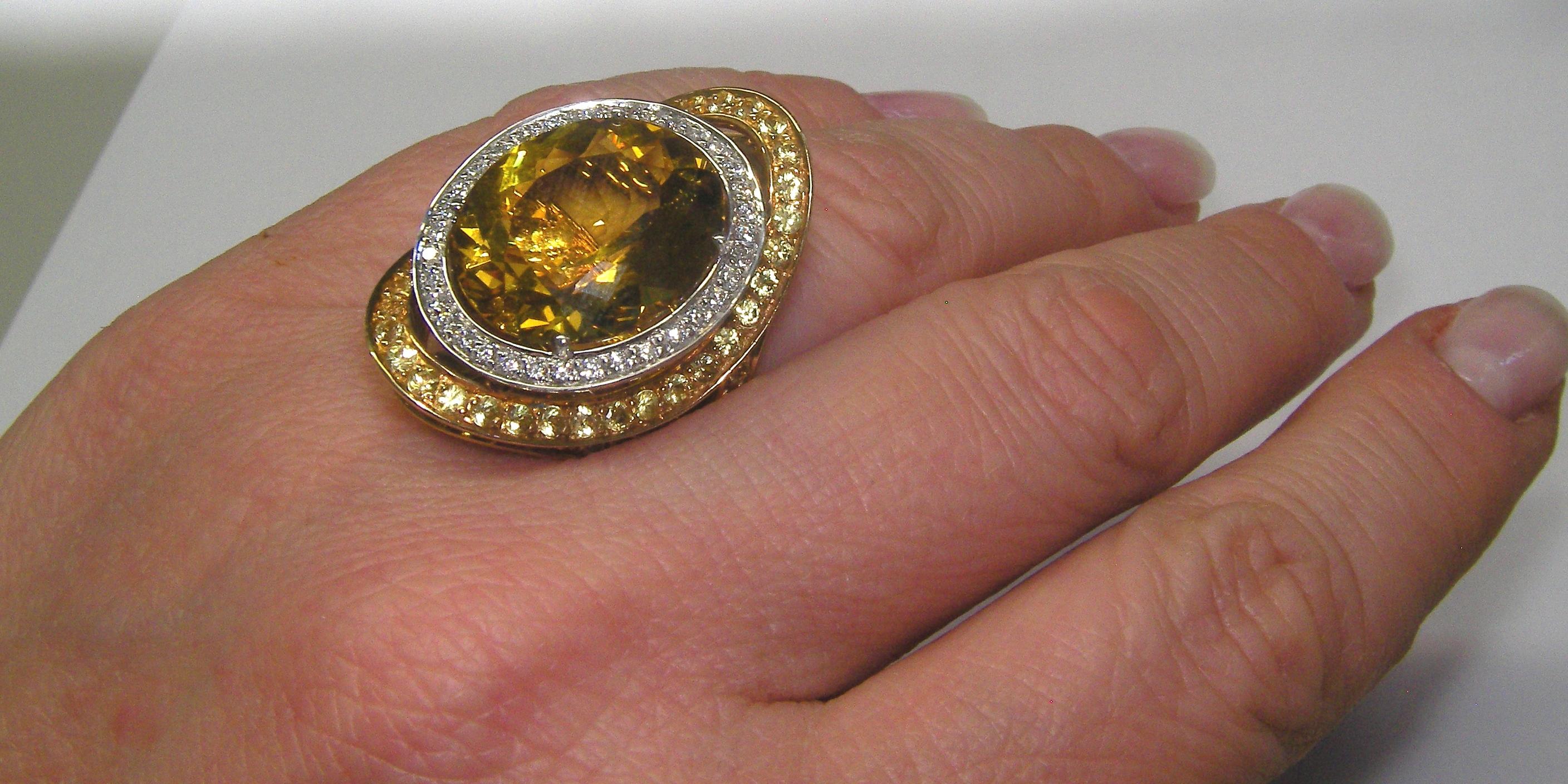 Gianni Lazzaro Bague rare en or jaune 18 carats avec saphir jaune, béryl 12,13 carats et diamants Pour femmes en vente