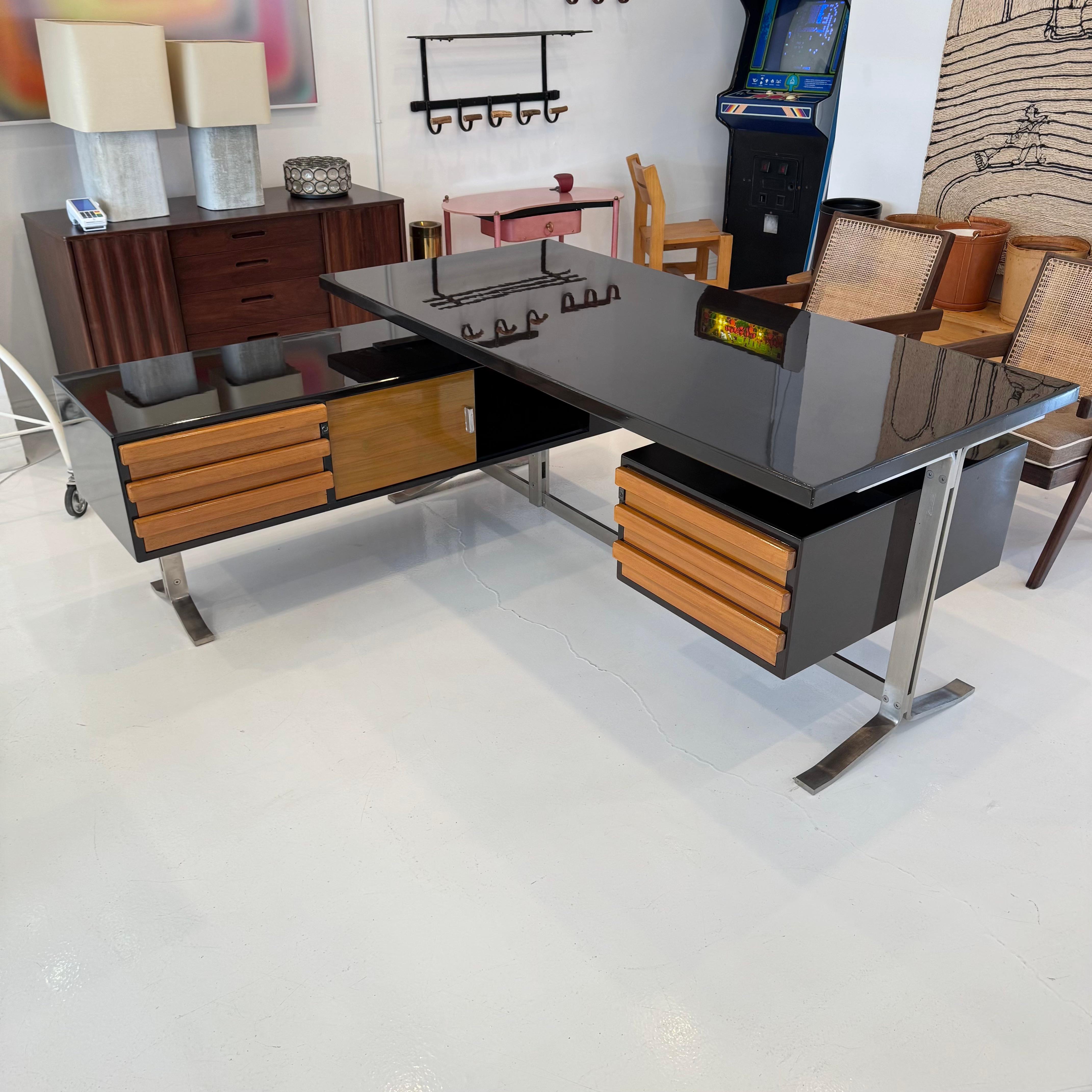 Mid-Century Modern Gianni Moscatelli Desk for Formanova, 1979 Italy For Sale