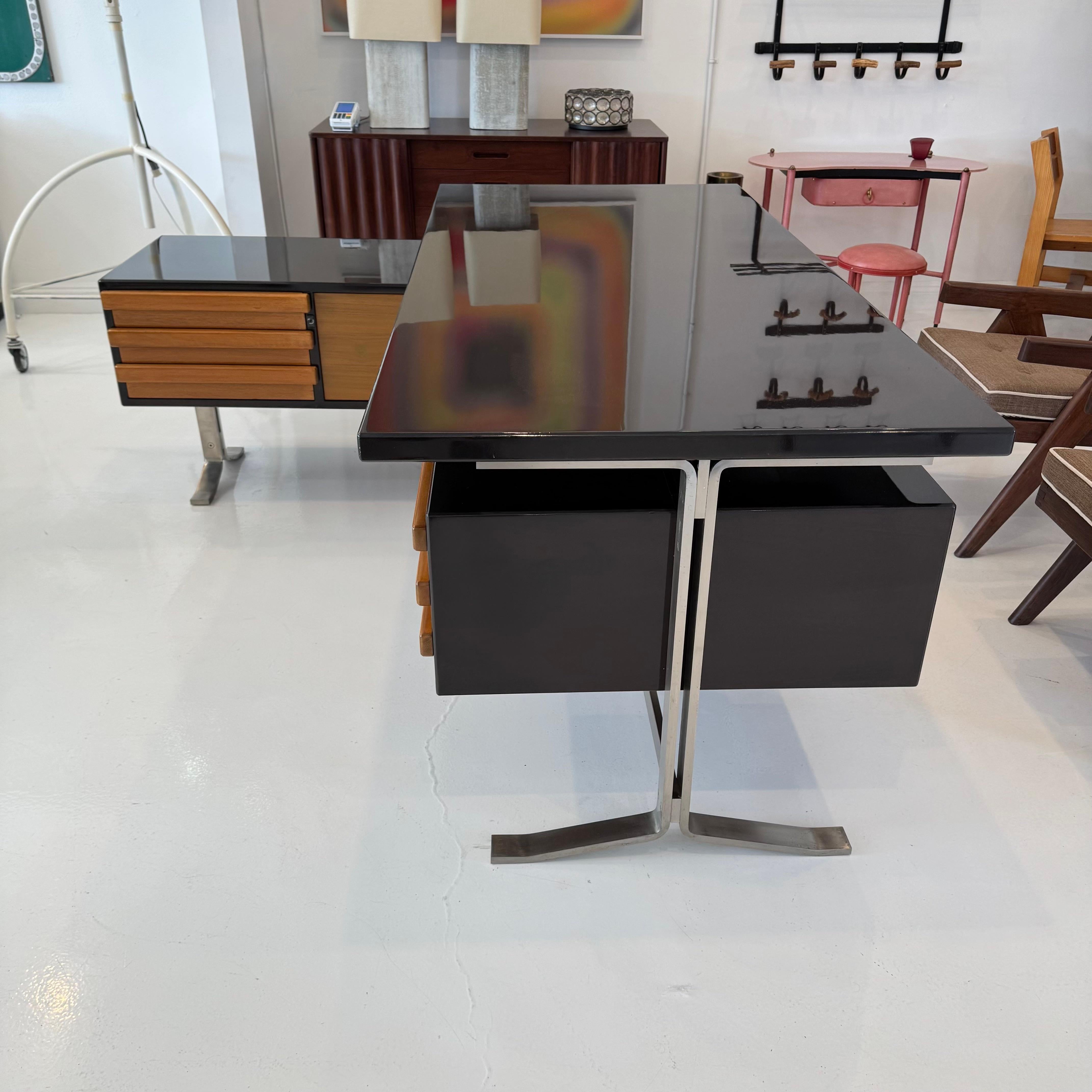 Stainless Steel Gianni Moscatelli Desk for Formanova, 1979 Italy For Sale