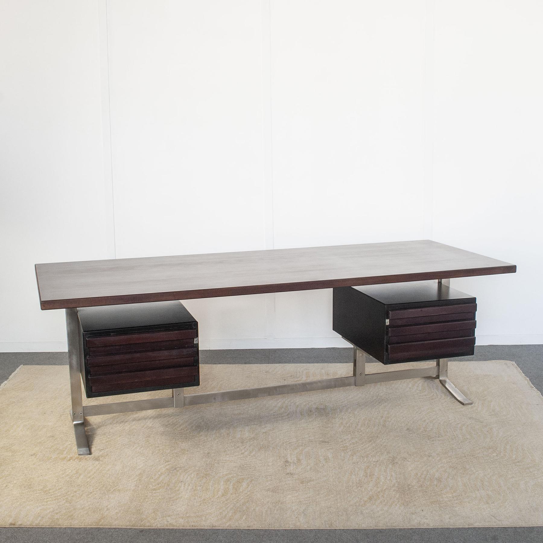 Italian Gianni Moscatelli desk for Formanova 70’s. For Sale