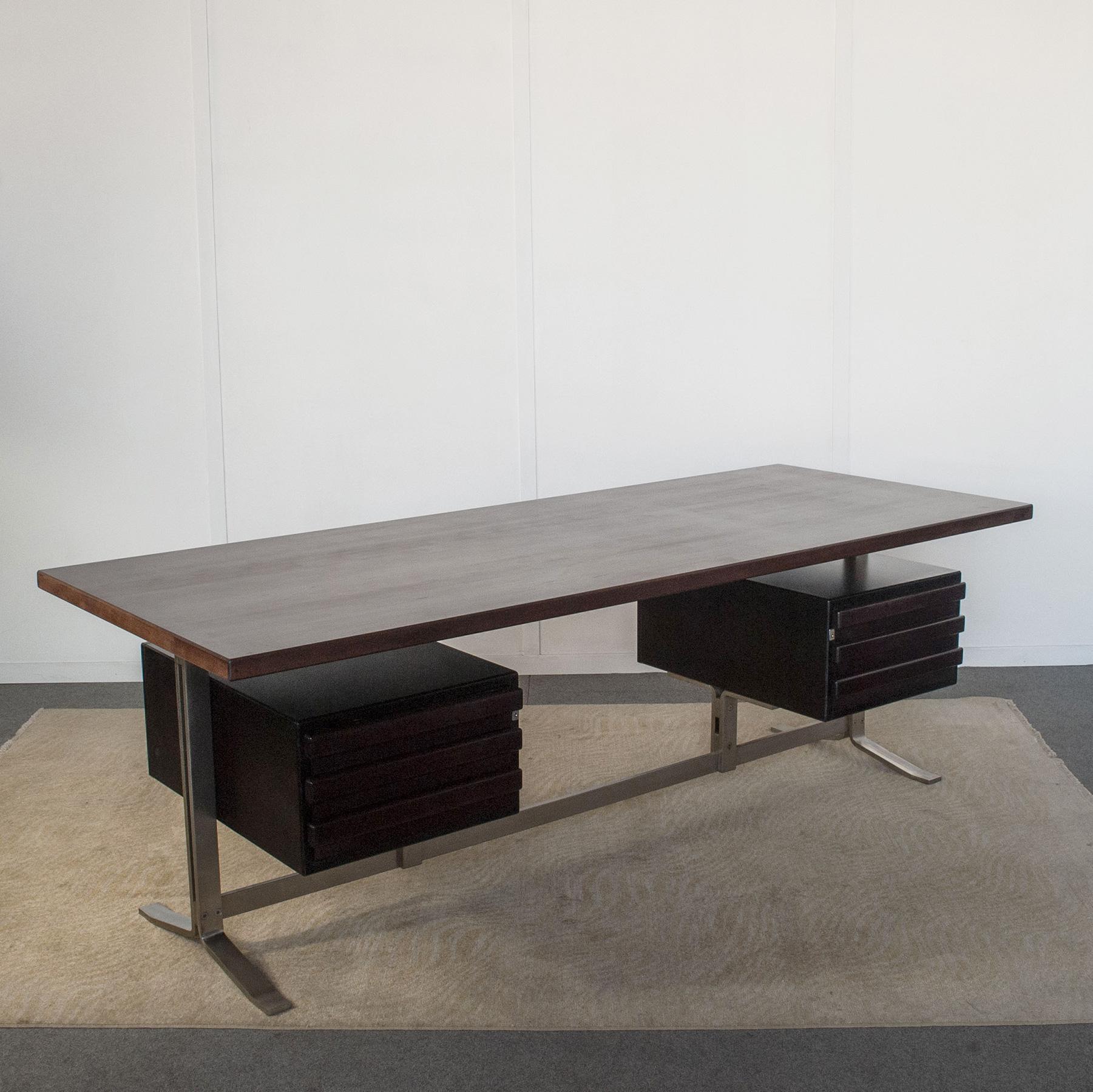 Late 20th Century Gianni Moscatelli desk for Formanova 70’s. For Sale