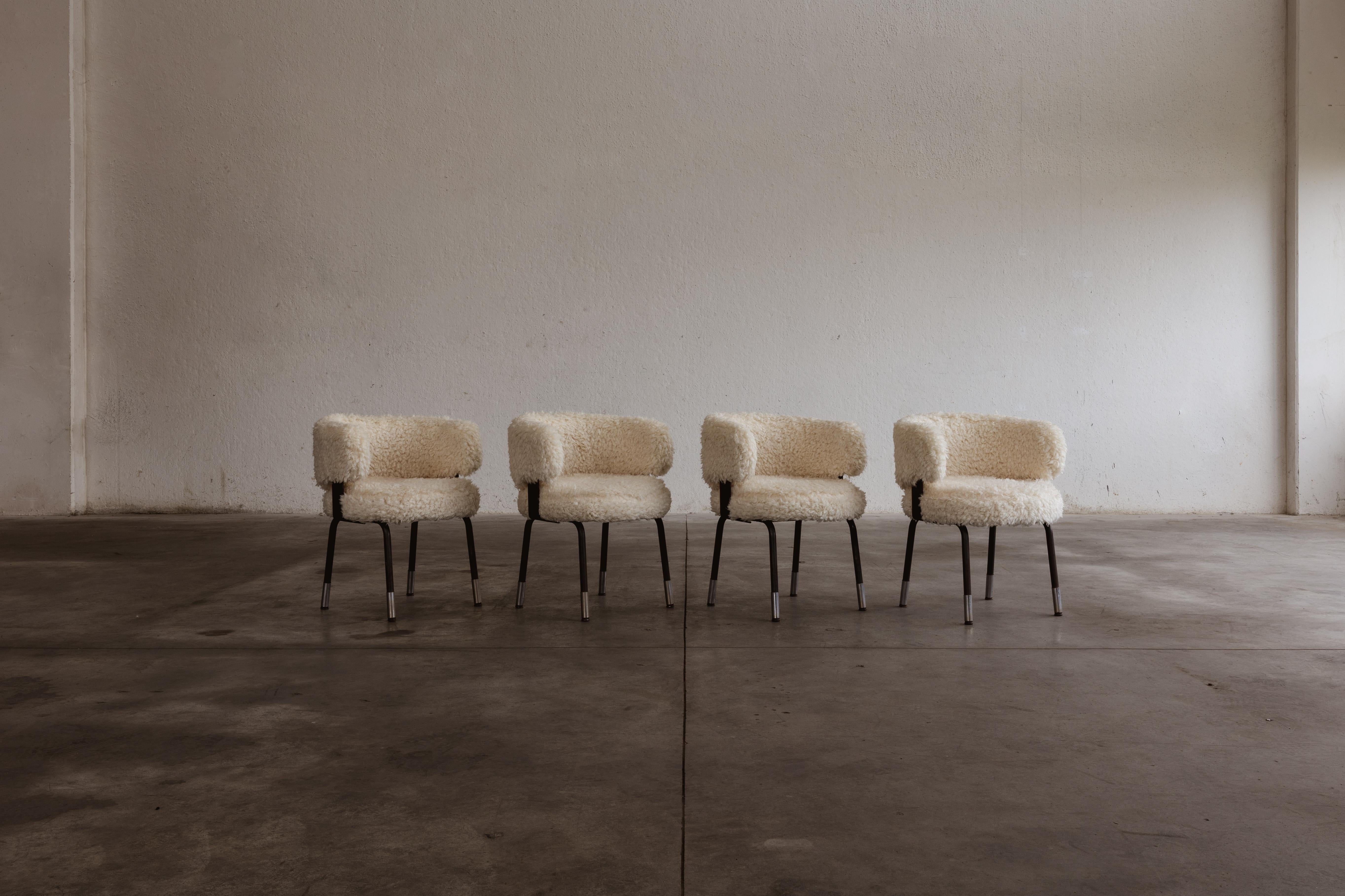 Gianni Moscatelli dining chairs for Formanova, faux-fur and iron, Italy, 1968, set of four.

These chairs represent timeless items designed by Gianni Moscatelli for Formanova in the 1960's. Its design features pure and functional lines, enhanced by