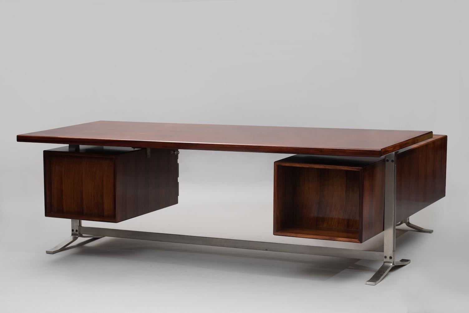 Gianni Moscatelli executive rosewood angle desk for Formanova, legs in brushed chromed metal.
Measures: Top H 73 cm x W 225 cm x D 90 cm
From the desk top to the end of the floating sideboard W. 168 cm.
