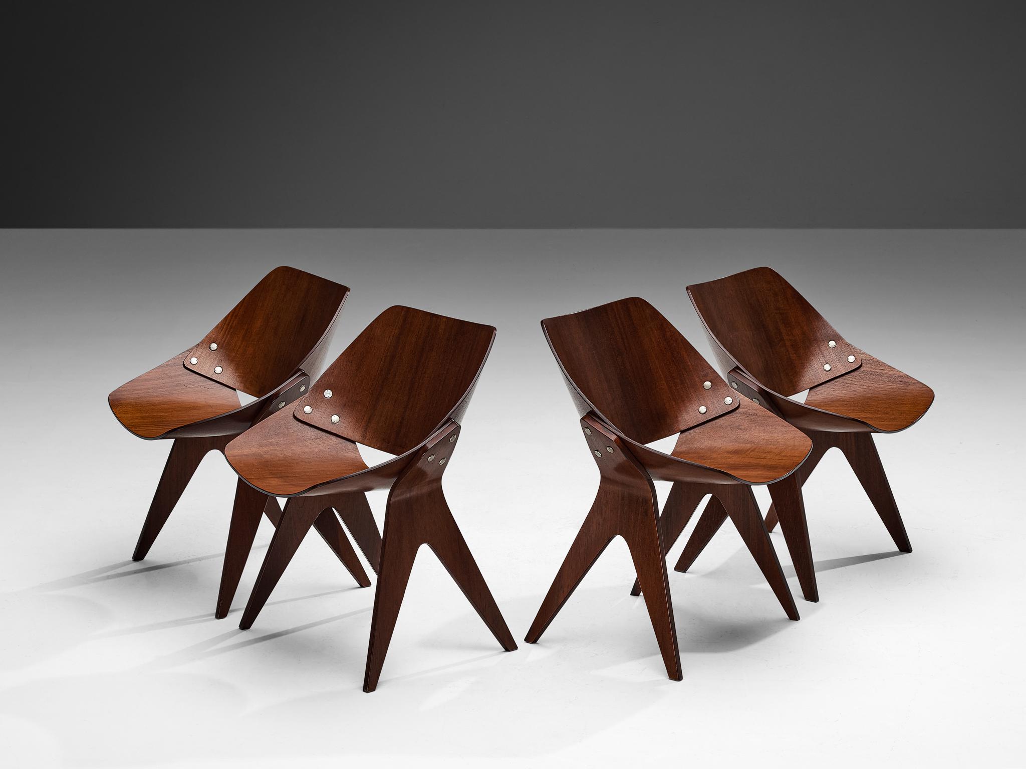 Gianni Moscatelli for Formanova, set of four 'Bivalve 940' dining chairs, mahogany plywood, nickel-plated brass, Varese, Italy, circa 1959

Made around 1959, these Bivalve 940 dining chairs are designed by the Italian Gianni Moscatelli for