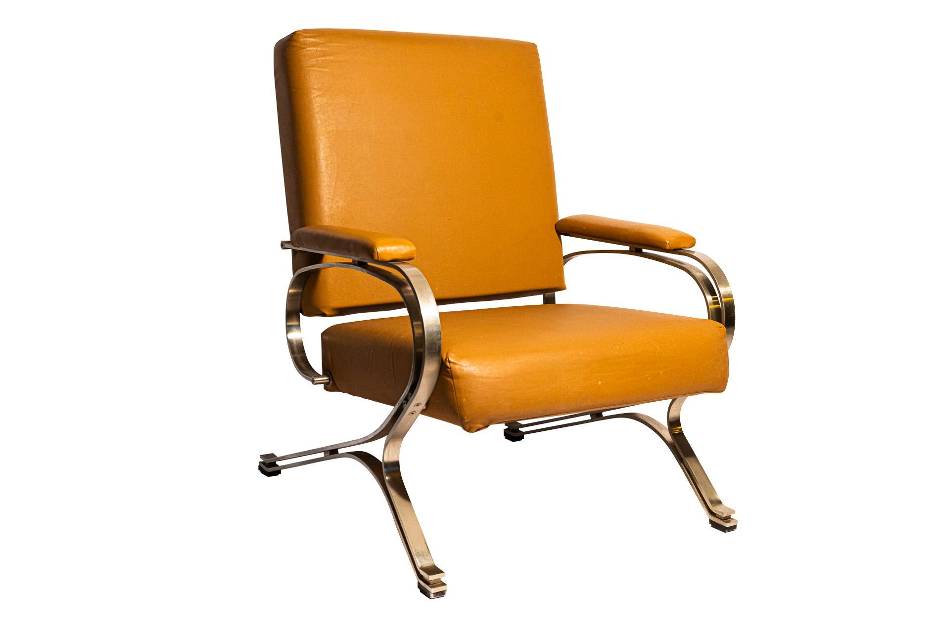 Gianni Moscatelli, Pair of armchairs,
Model Micaela, Production Formanova,
Steel and leather,
Labeled by the manufacturer,
circa 1970, Italy.

Measures: Height 94 cm, width 71 cm, depth 80 cm, seat height 38 cm.