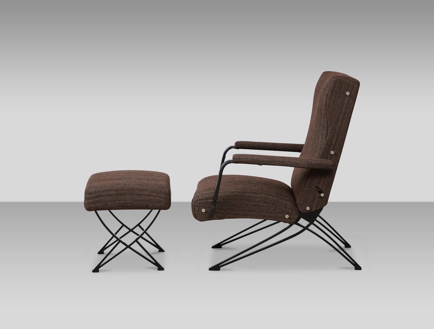 Reclining chair with ottoman by Gianni Moscatelli. Produced by Formanova this lounge chair features 2 setting for upright or reclining back positions. Black painted metal frames with rubber wrapping on the lower arm sections. Great architectural