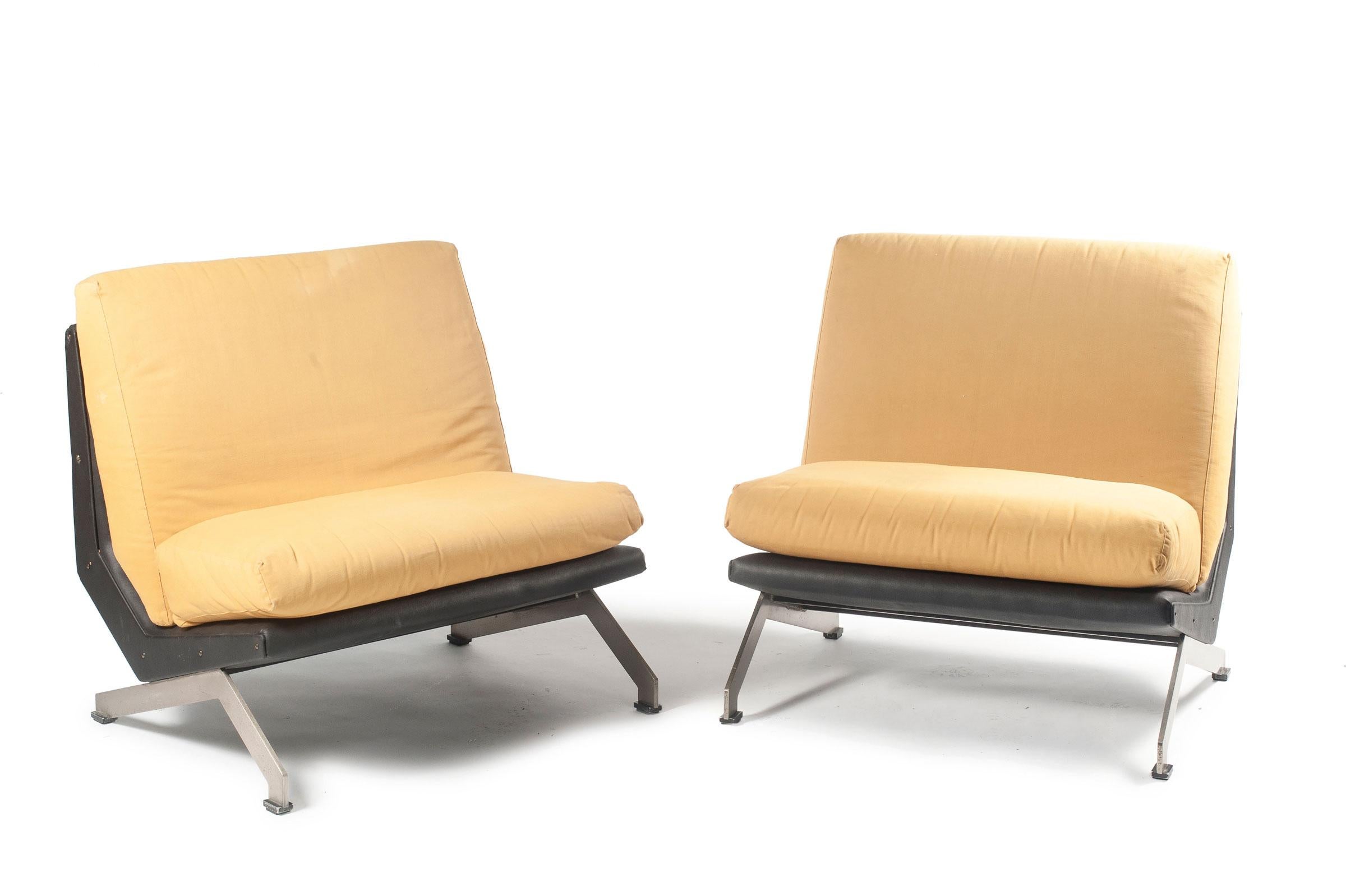 Gianni Moscatelli, Yellow Fabric and Sky Italian Alexandra Armchairs, 1970 In Good Condition For Sale In Milan, IT