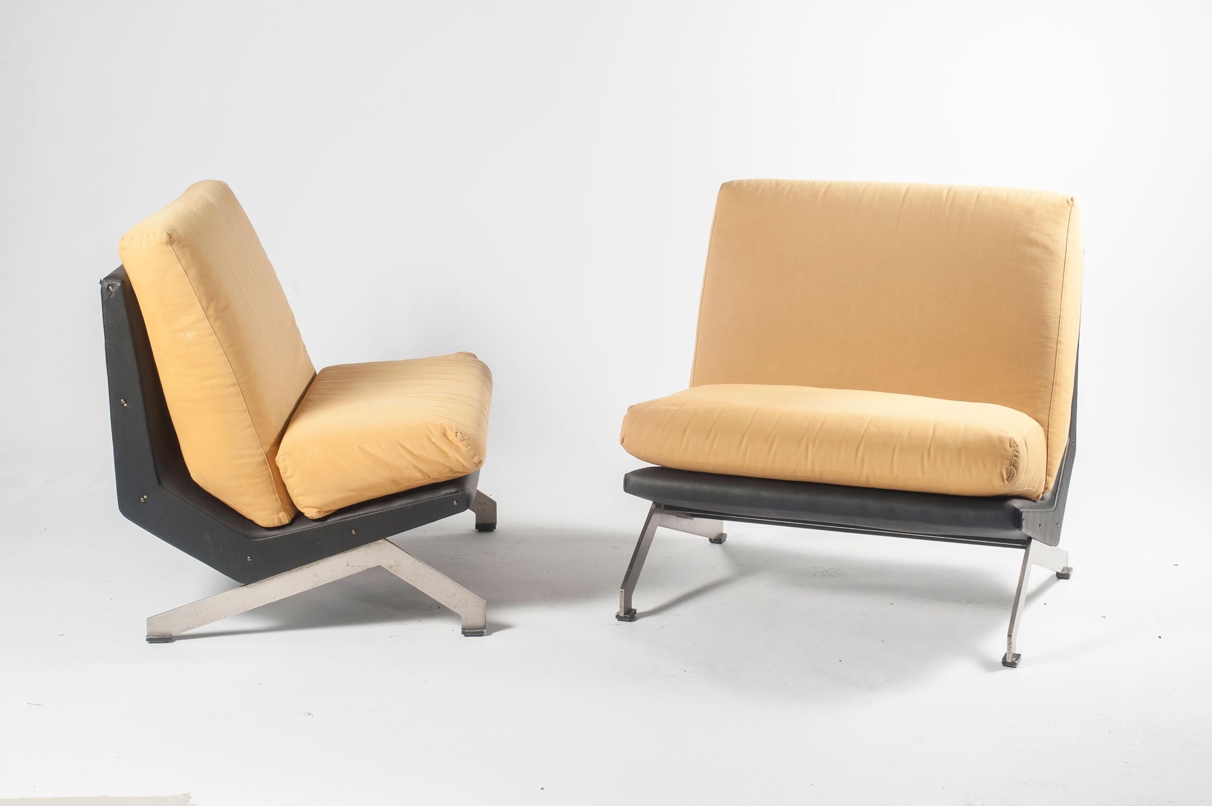 Late 20th Century Gianni Moscatelli, Yellow Fabric and Sky Italian Alexandra Armchairs, 1970 For Sale