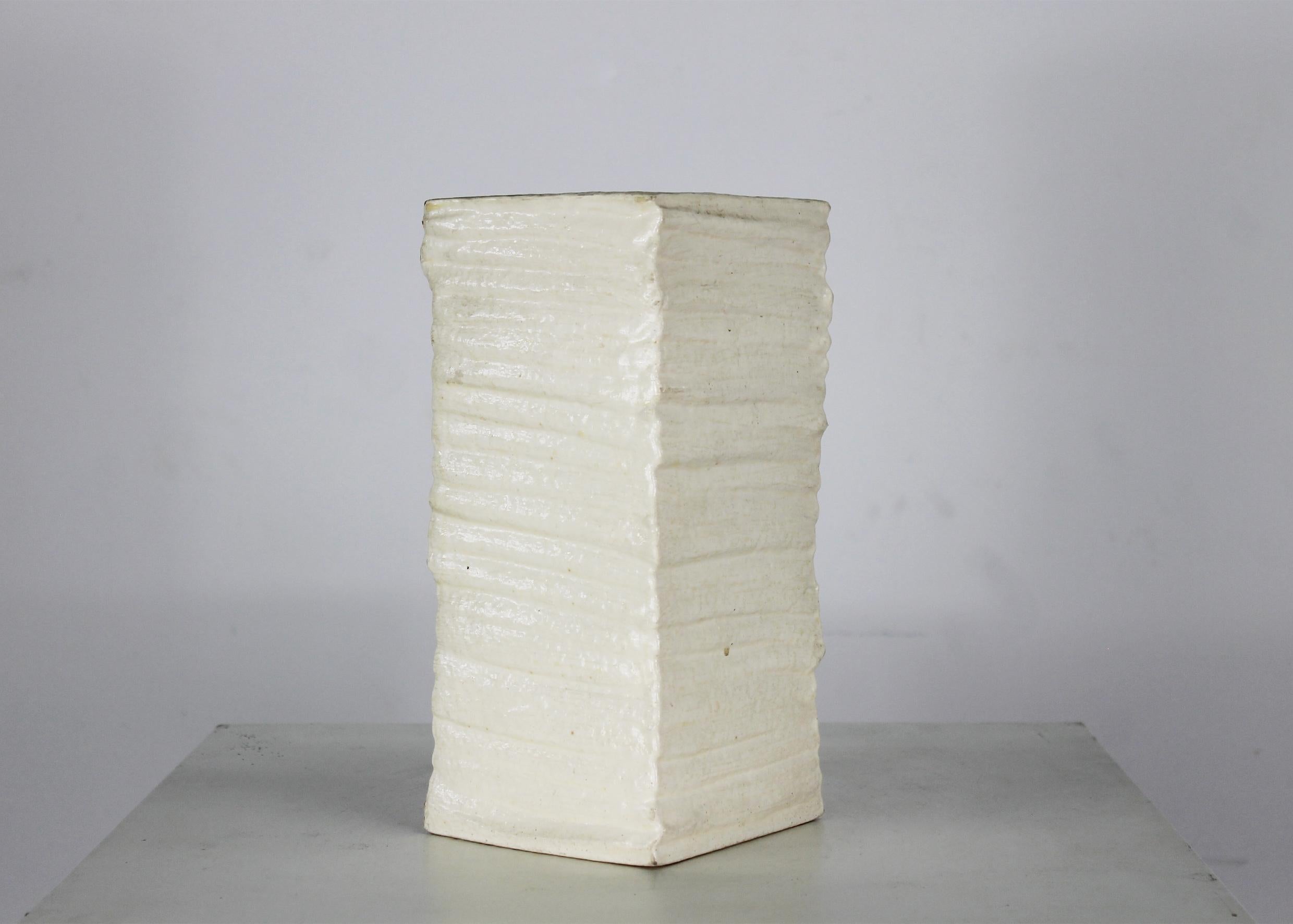 italien Vase Mojo de Gianni Osgnach en mousse de polyuréthane laquée 1997 en vente