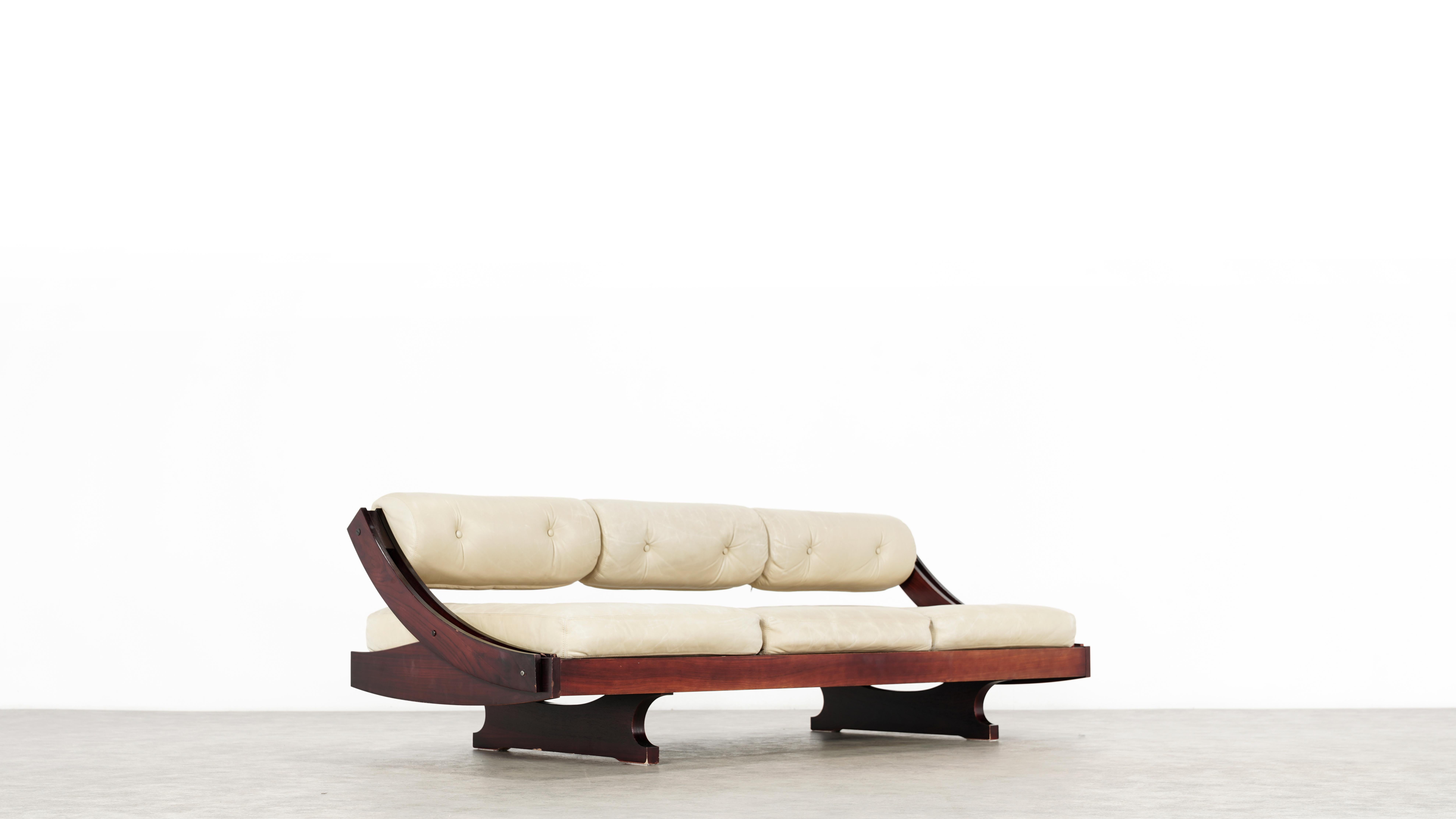 Gianni Songia, daybed GS 195 and sofa
1963 for Sormani, Italy.

Elegant champagner leather version of the famous Gianni Songia daybed - very rare model!

The backrest can be adapted to make it a comfortable daybed, see photos.. Nice vintage