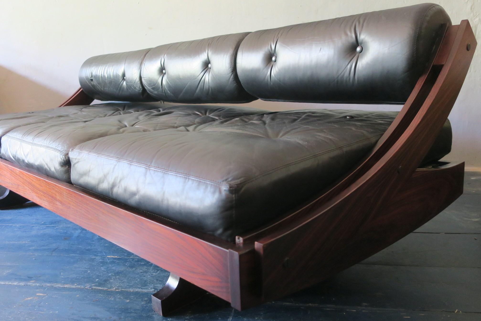 Italian sofa / daybed model GS195 designed by Gianni Songia for Sormani 1963. Very elegant and original design.
Rosewood frame, buttoned black leather cushions.
The backrest slides easily from sofa to daybed.
Very good vintage condition with