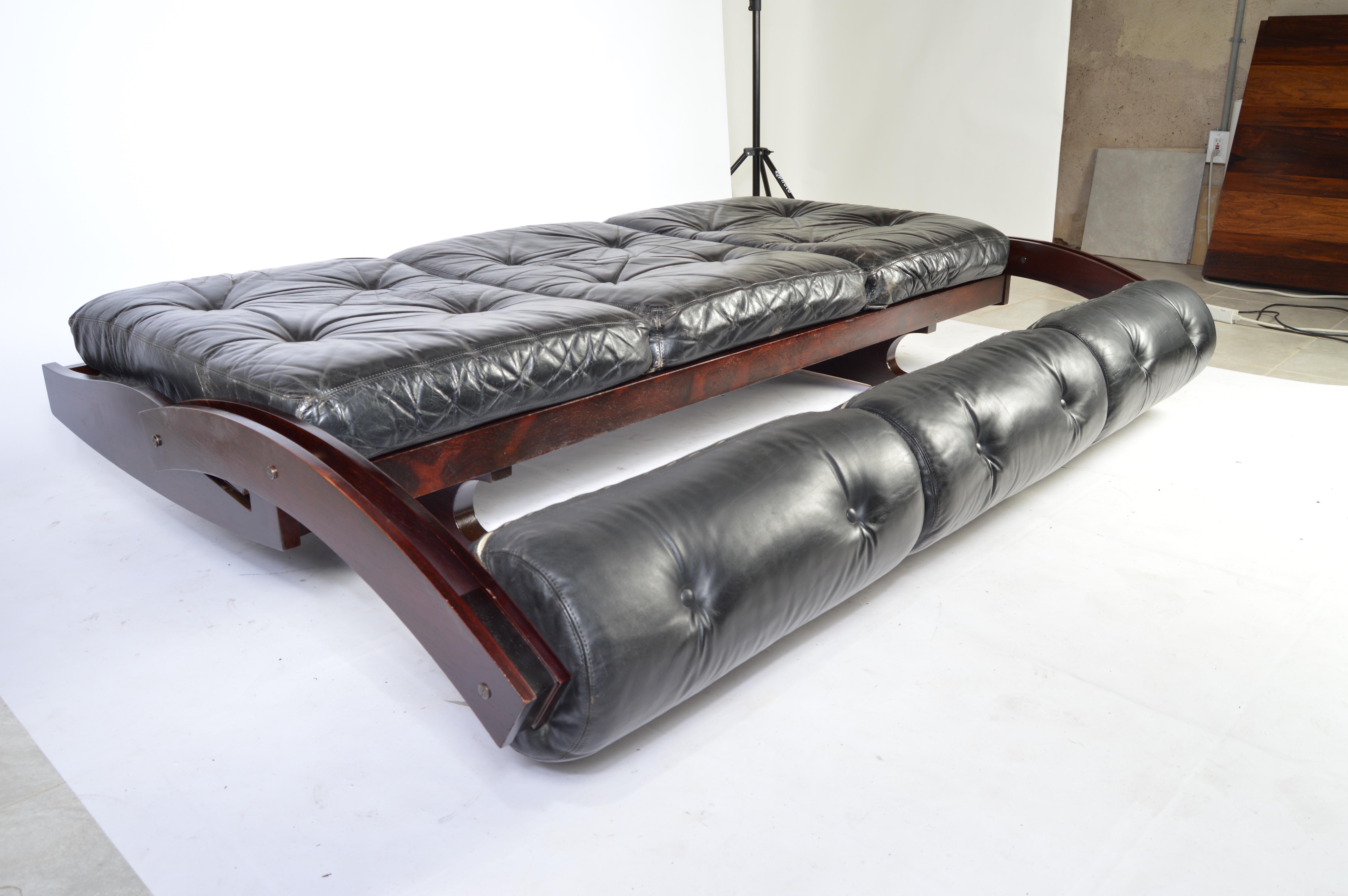 Veneer Gianni Songia for Sormani Rosewood and Leather Daybed Sofa, Italy, circa 1960
