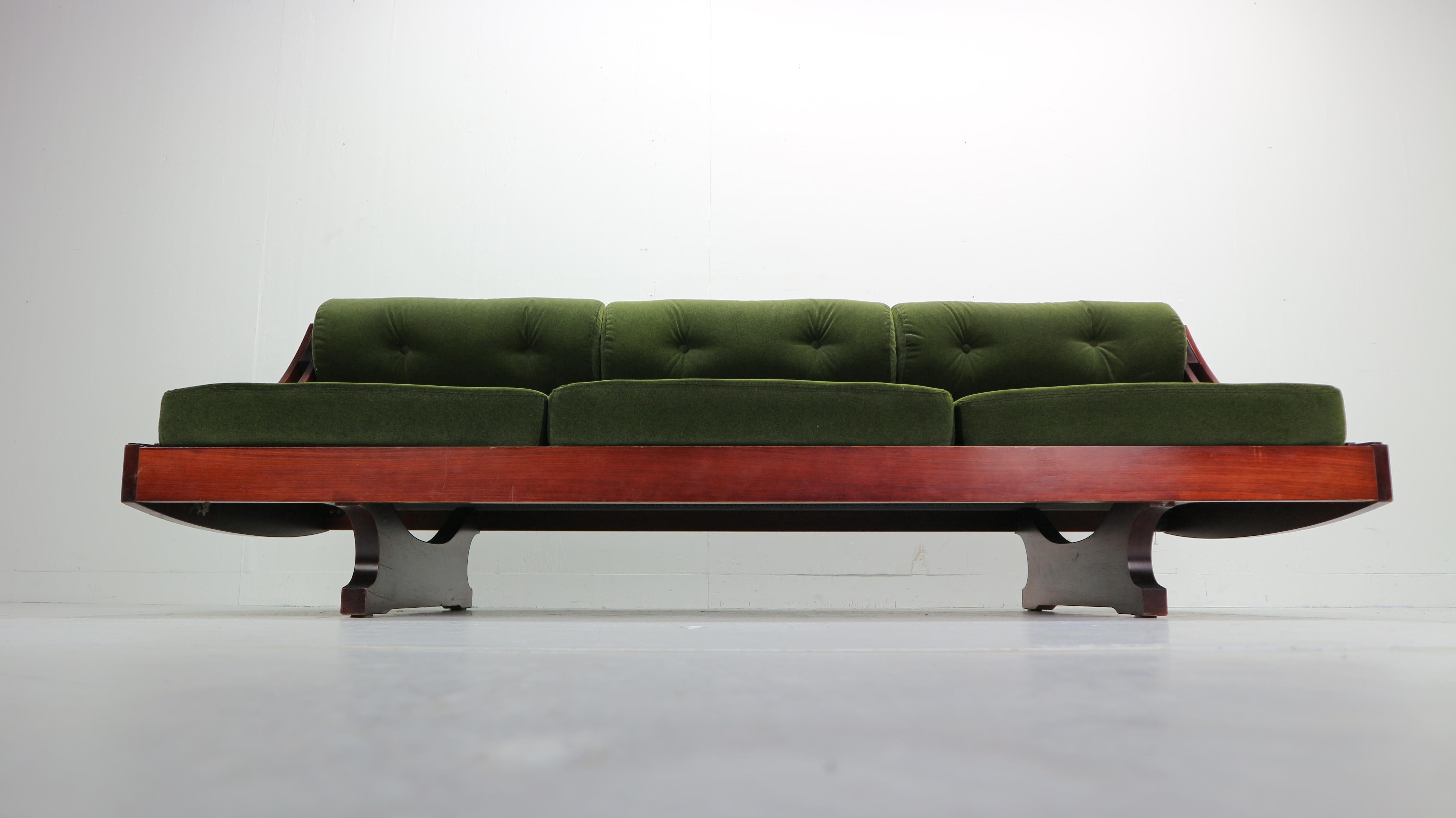 Beautiful sofa/daybed designed by Gianni Songia for Sormani, Italy made in 1960s.
This “GS195” sofa has been re-upholstered with green velvet, giving it a distinctive soft feel.
It can be easily changed from a sofa to a sleeping sofa with only one