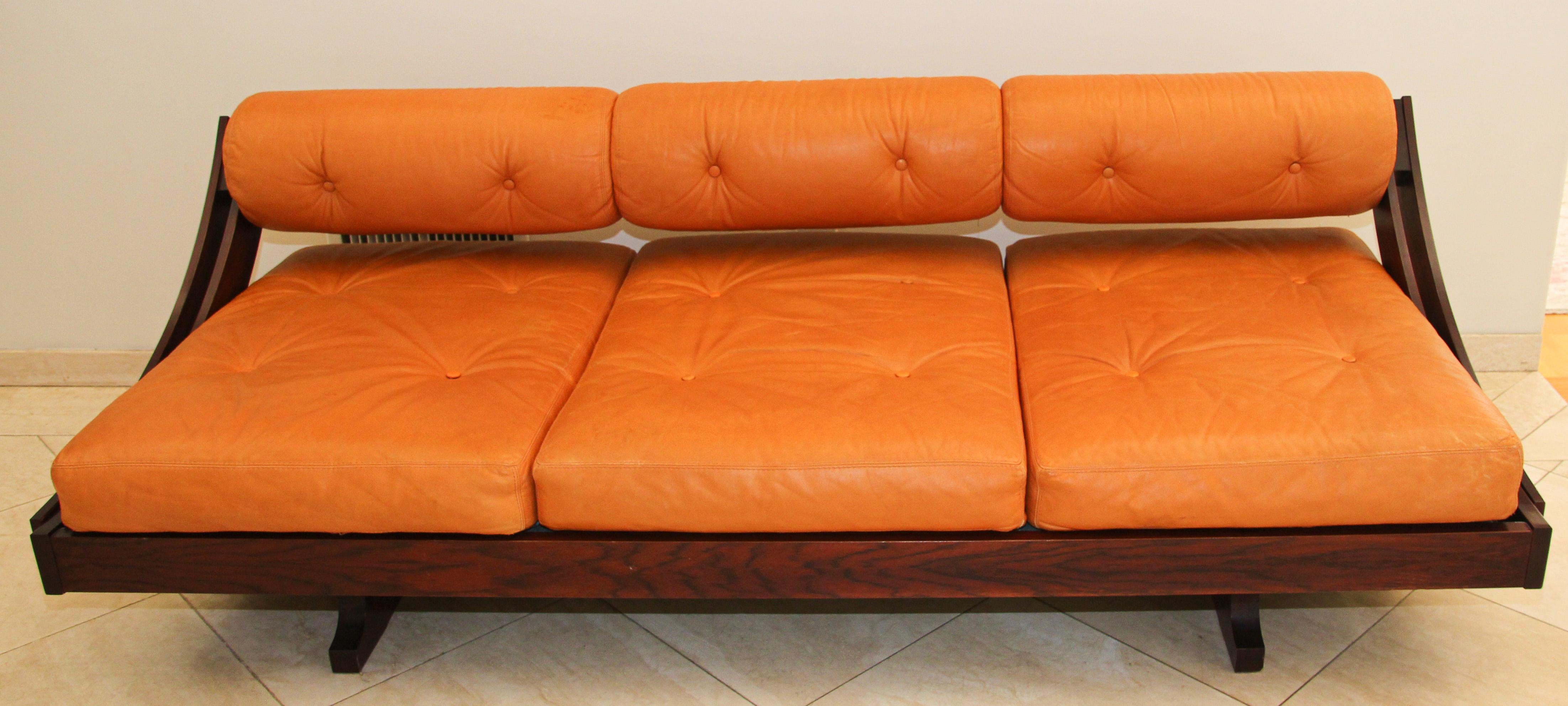 Gianni Songia GS195 leather daybed and sofa for Sormani, Italy, 1963
This three-seat daybed was designed by Gianni Songia for Sormani, Italy, in 1963.
Model GS-195 with leather cushions.
Rare Italian daybed designed by Gianni Songia for Sormani