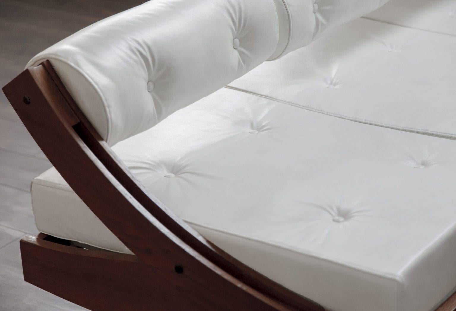 Gianni Songia off White Leather Daybed by Luigi Sormani, Italy, 1970s In Good Condition In Vilnius, LT