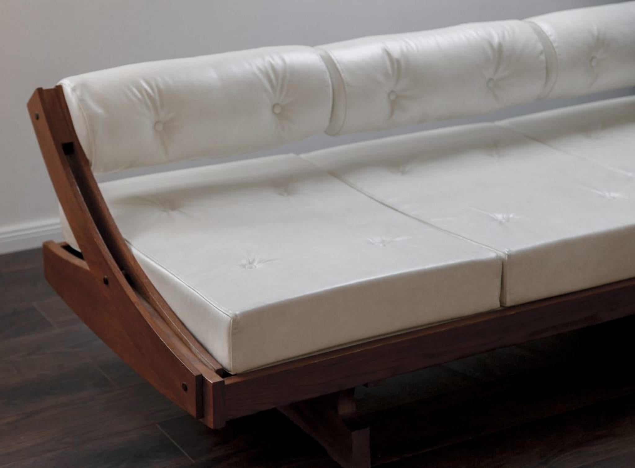 Gianni Songia off White Leather Daybed by Luigi Sormani, Italy, 1970s 3