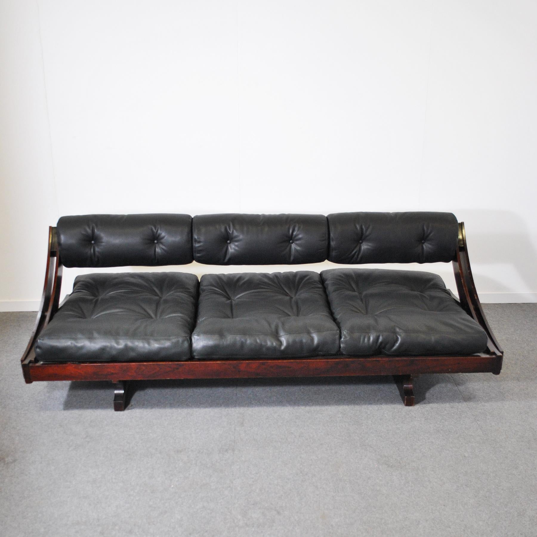 Three-seater sofa model GS 195 by Gianni songia for Sormani 1960s.