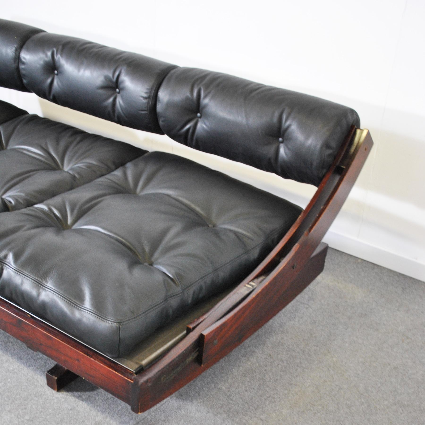 Mid-Century Modern Gianni Songia Sofa for Sormani Late 60's For Sale