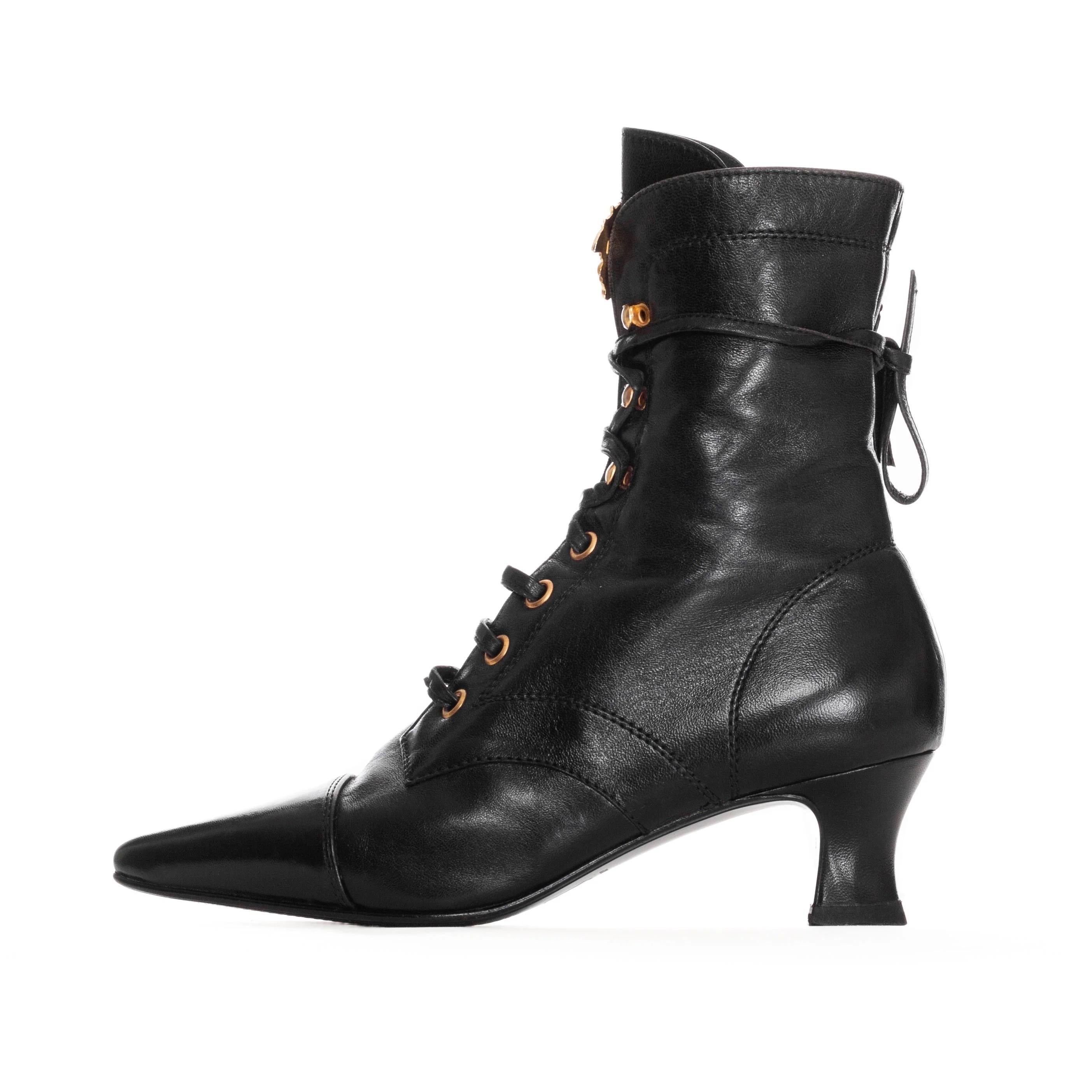 Gianni Versace 1980s Black Leather Gold-Tone Medusa Pointed Ankle Boots In Good Condition For Sale In Los Angeles, CA